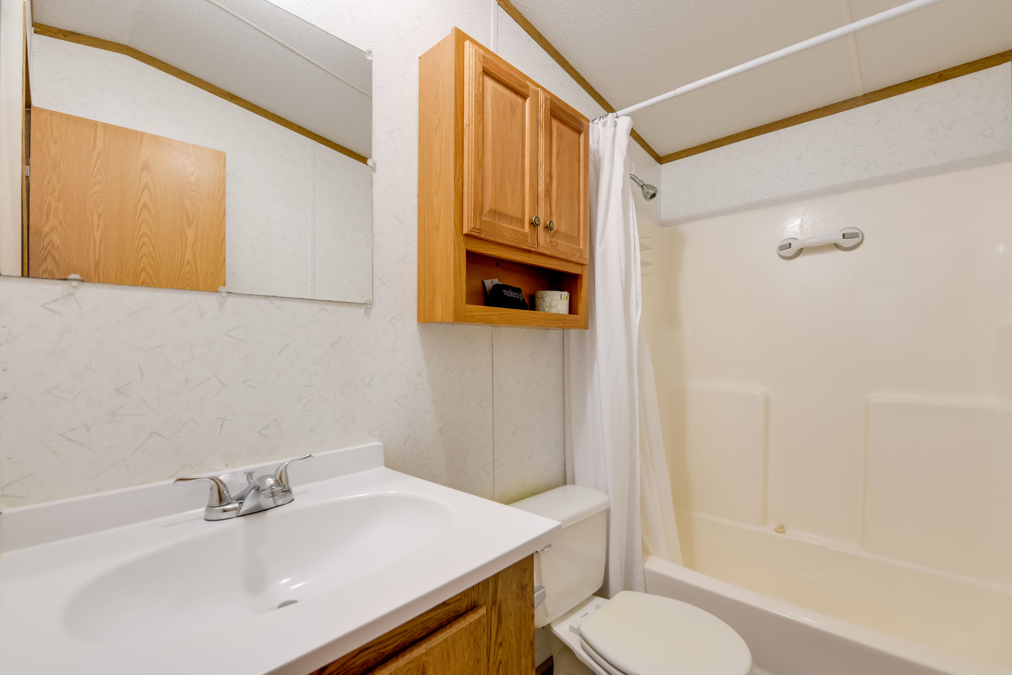 Full Bath | Towels | Hair Dryer