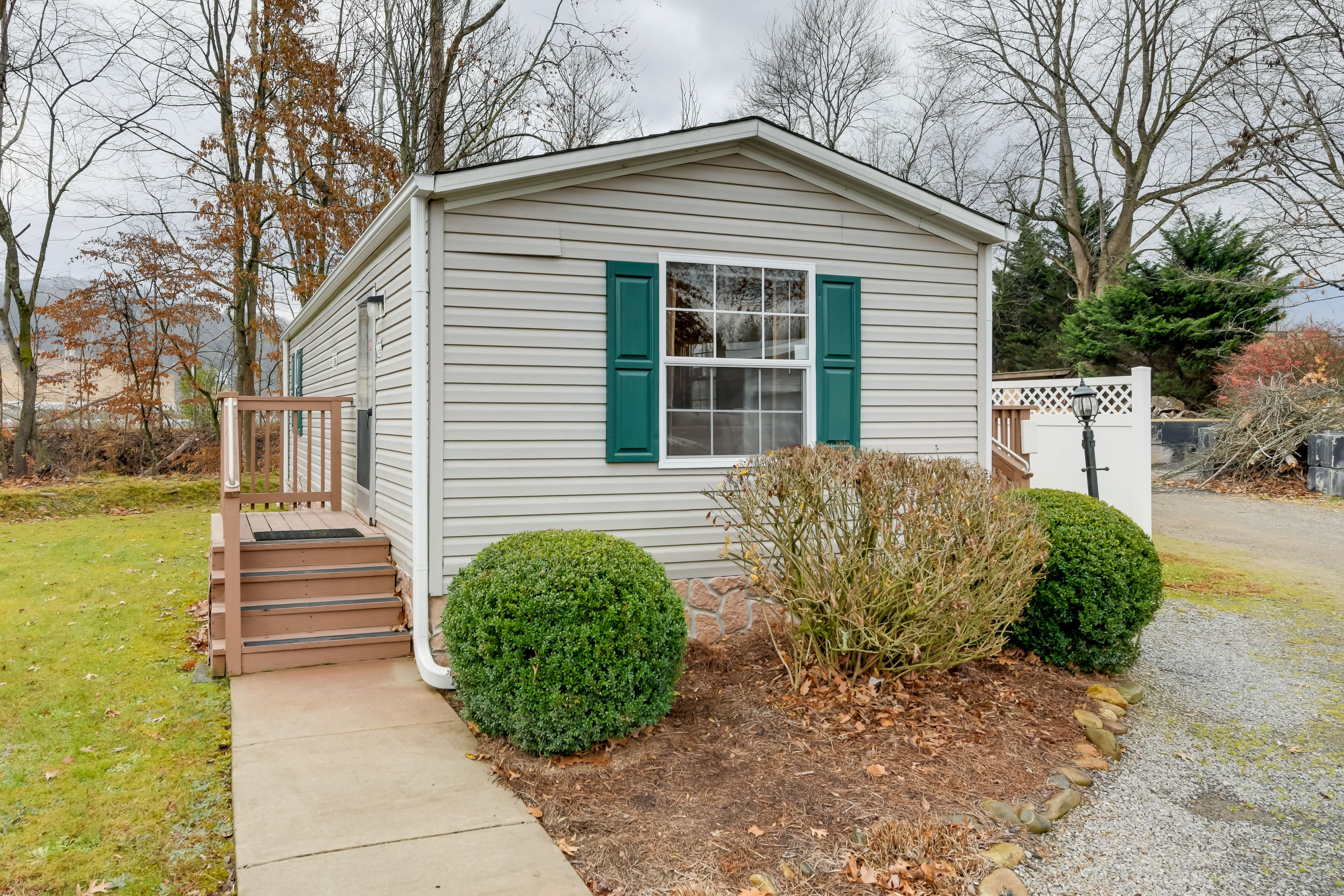 Parking | Driveway (1 Vehicle) | Overflow Parking Available