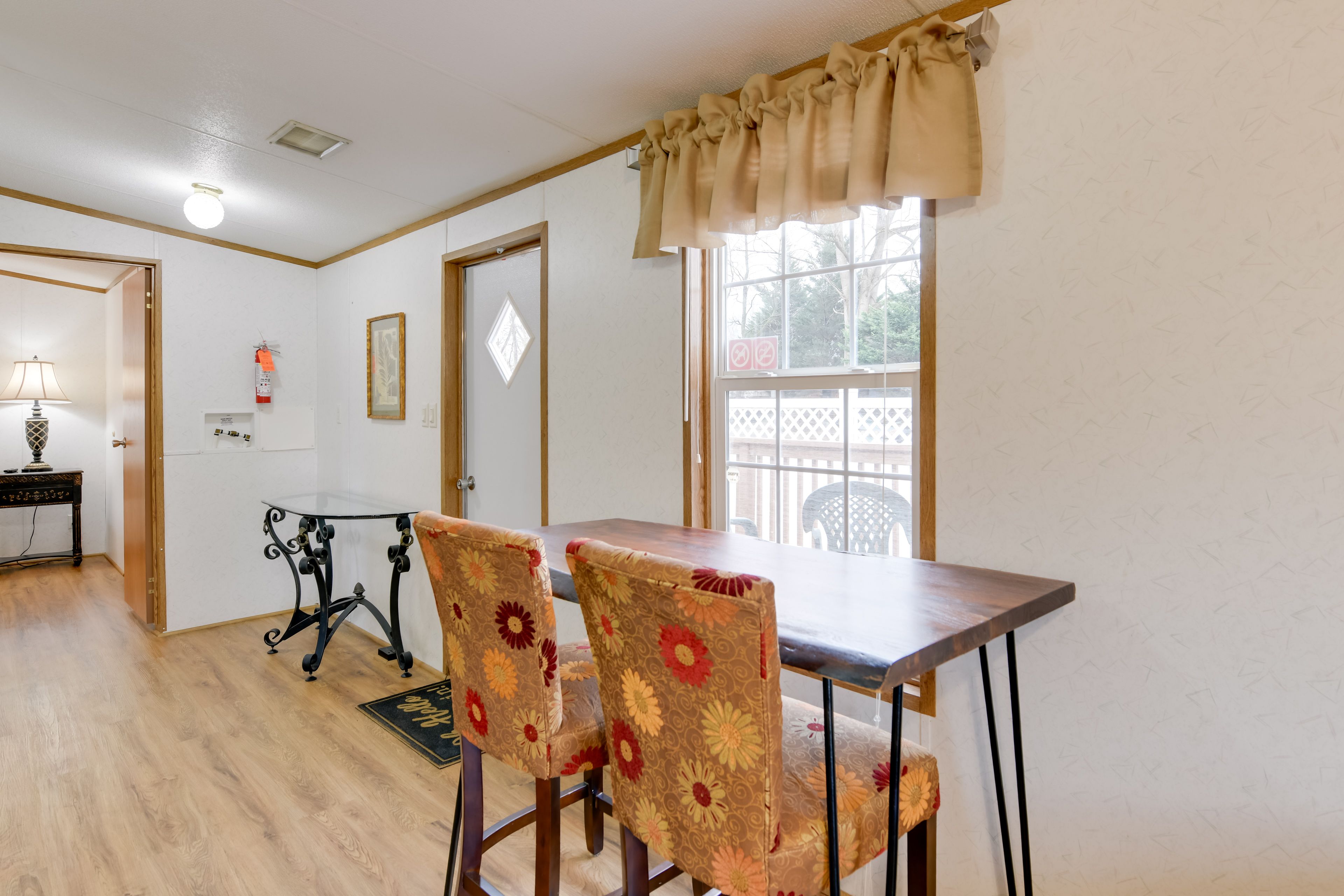 Dining Area | Dishware & Flatware