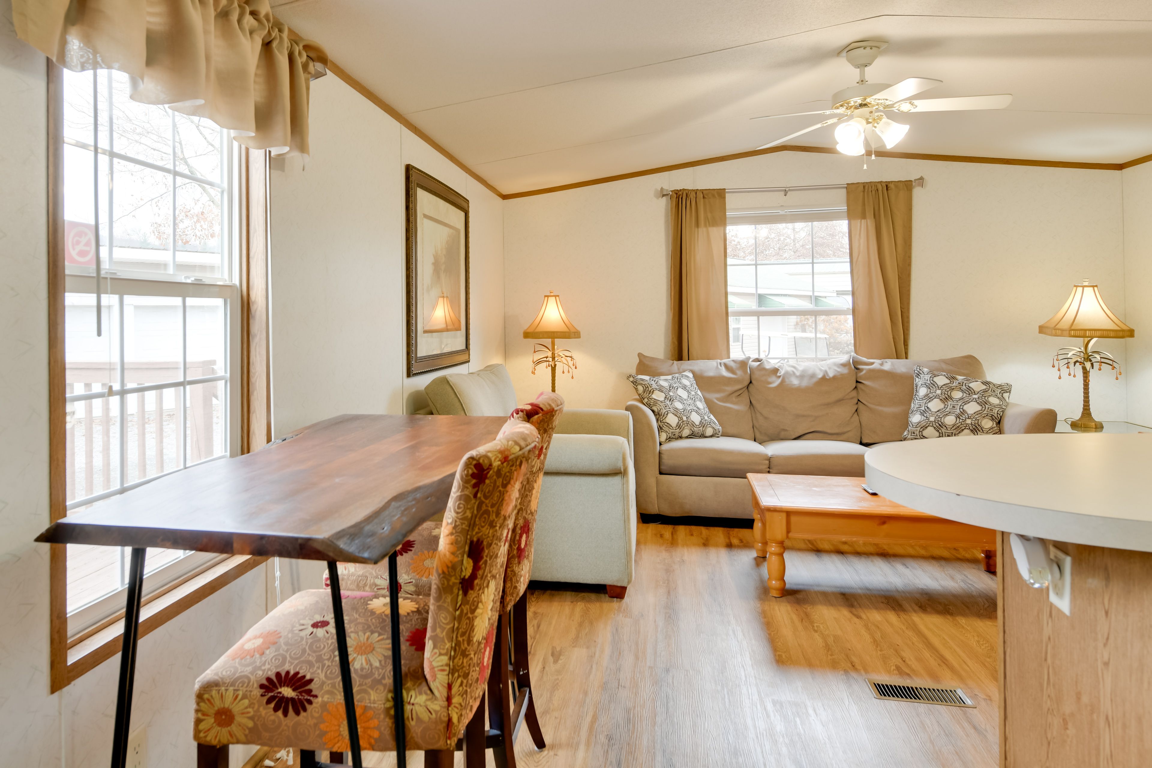 Interior | Kitchen | Dining Area
