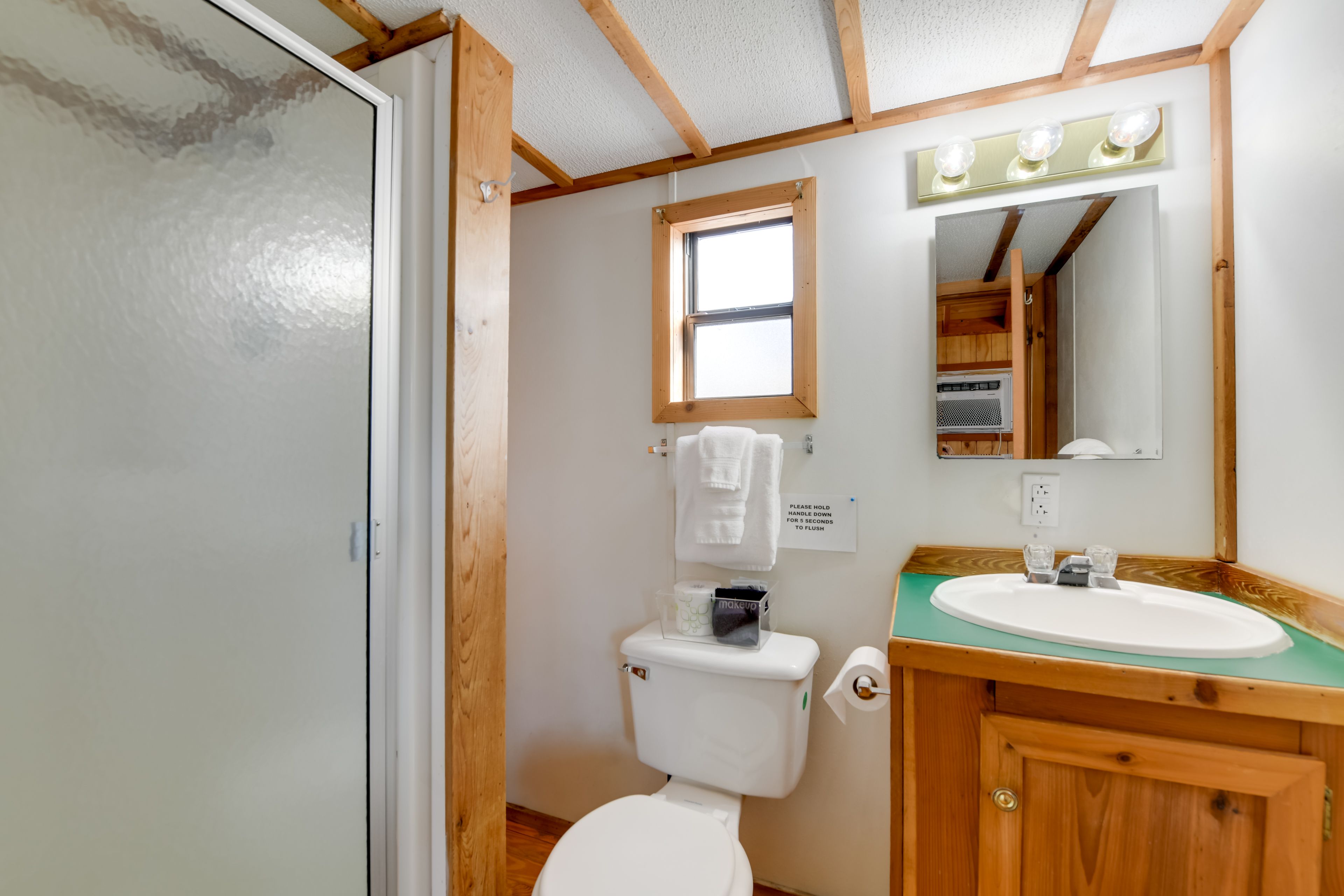 Studio | Full Bathroom | Towels Provided