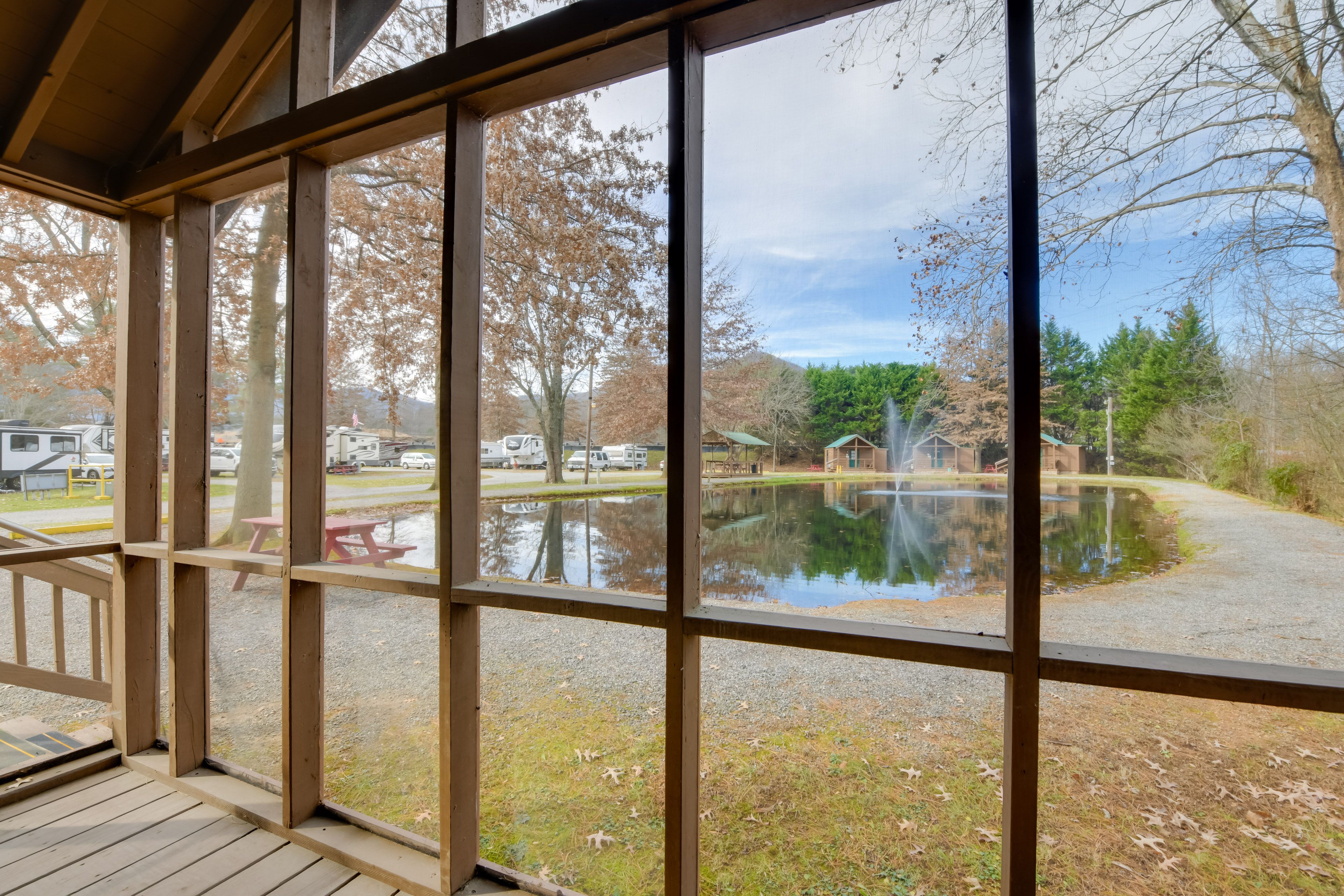 Screened Porch | Pond & Mountain Views