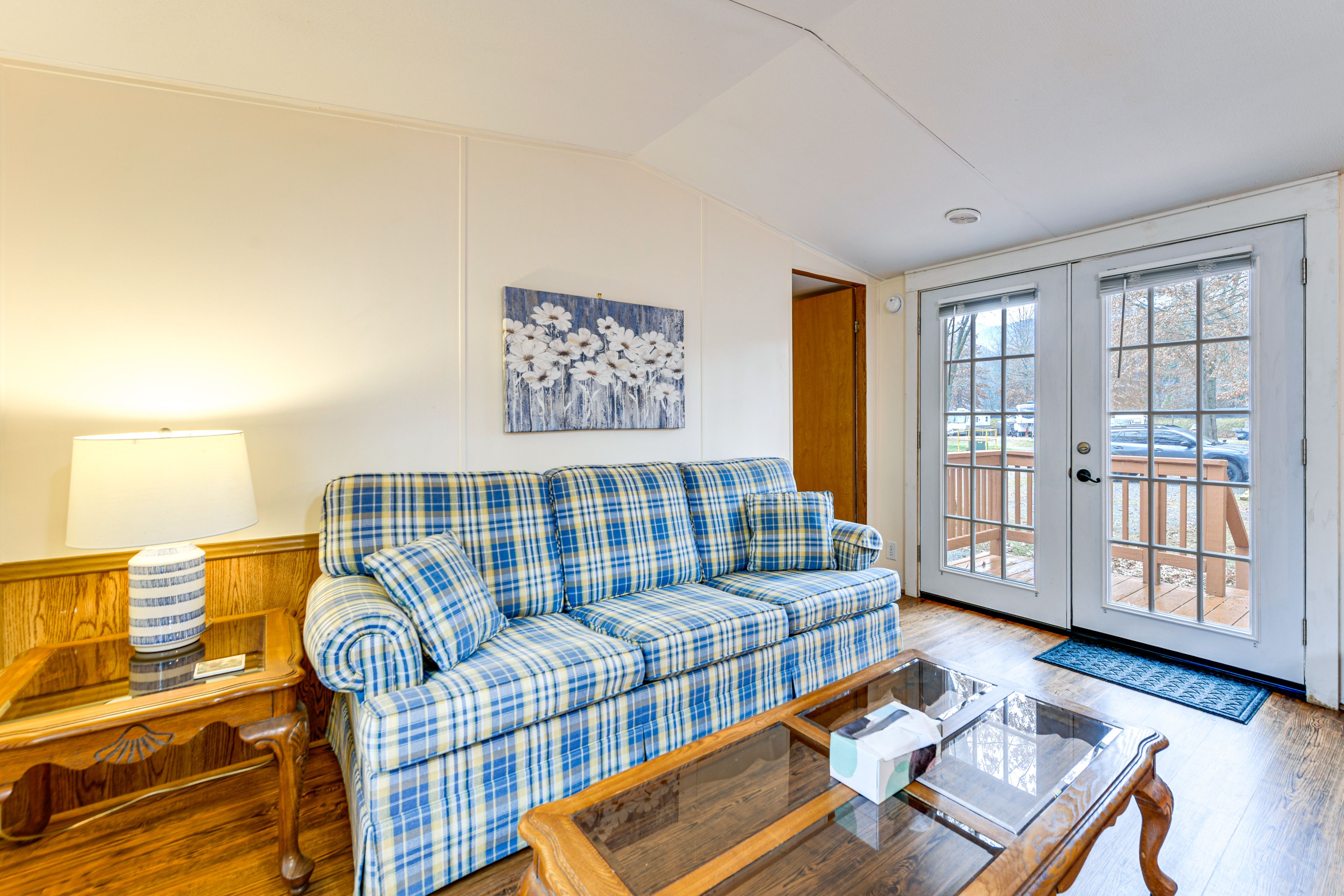 Living Room | Full Sleeper Sofa | Free WiFi | Central Heat | Window A/C Units