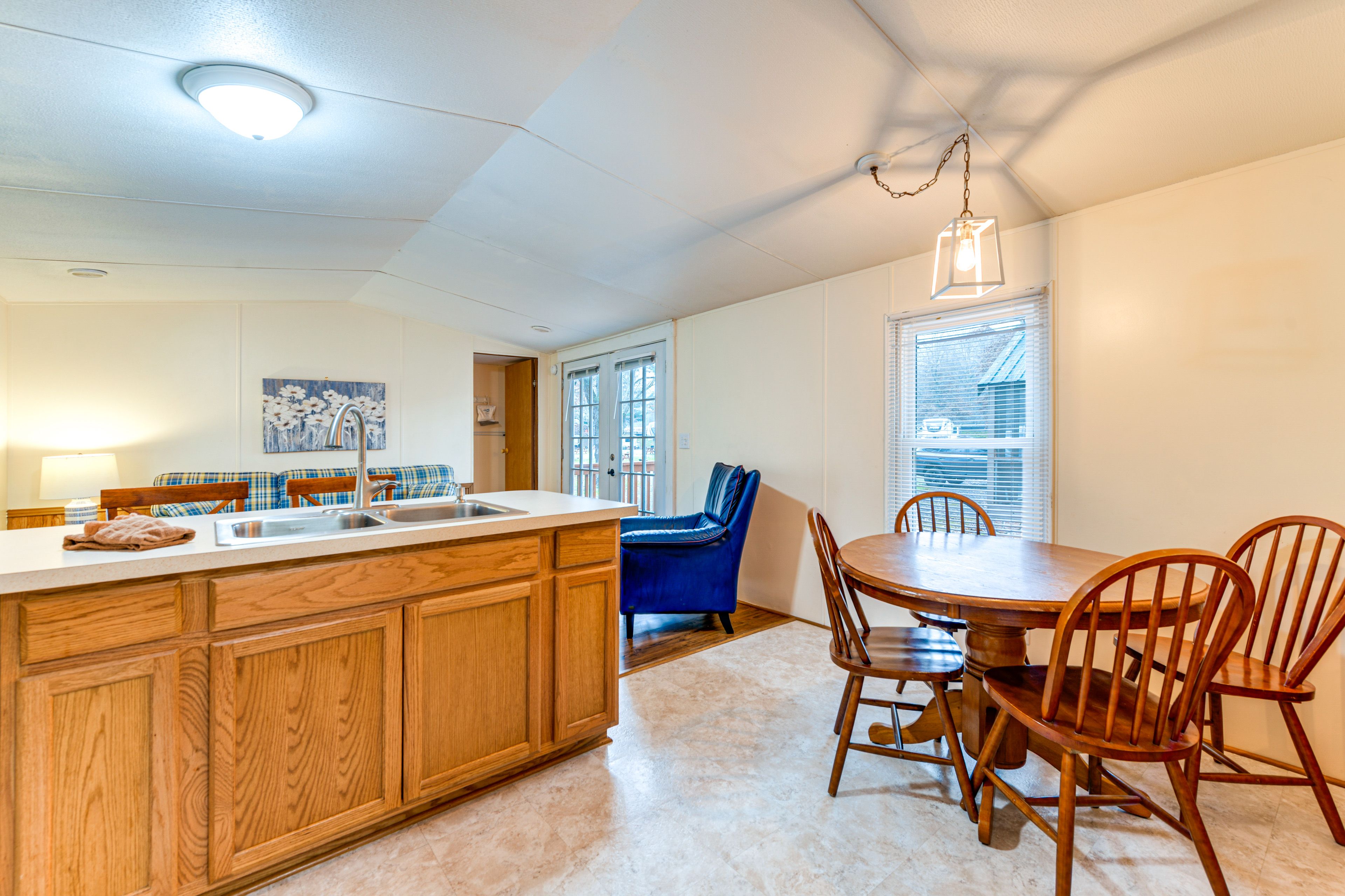 Dining Area | Dishware & Flatware