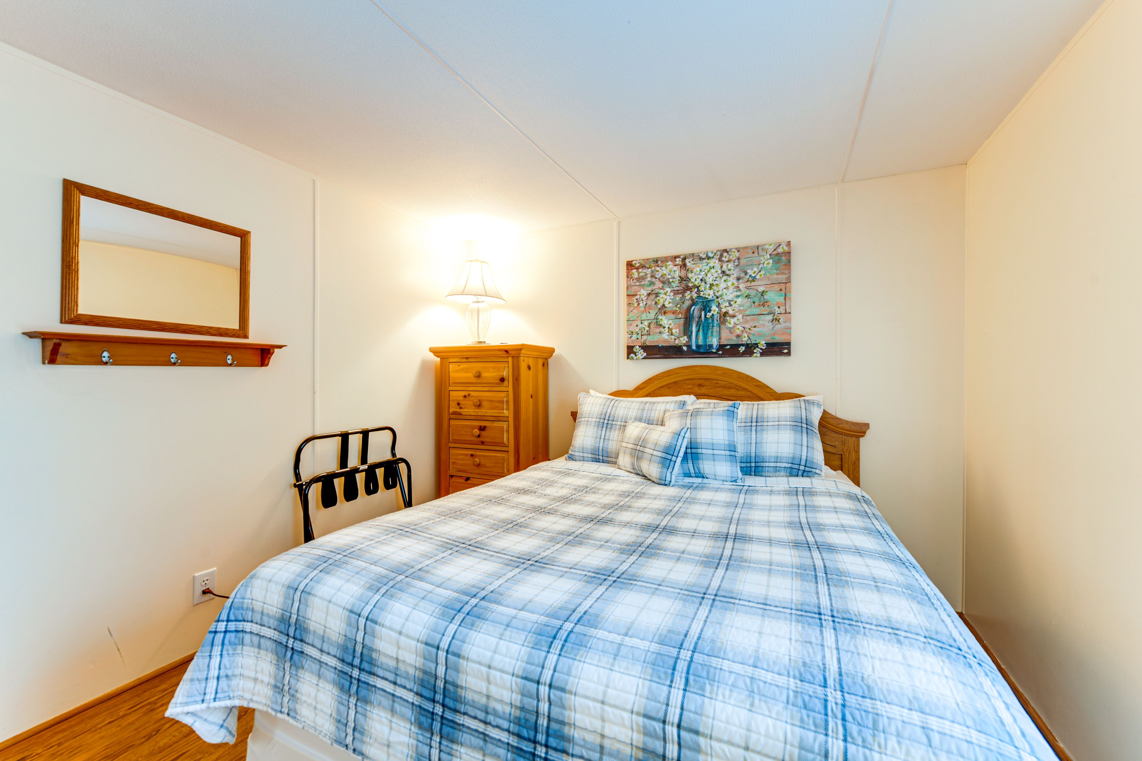 Bedroom 2 | Queen Bed