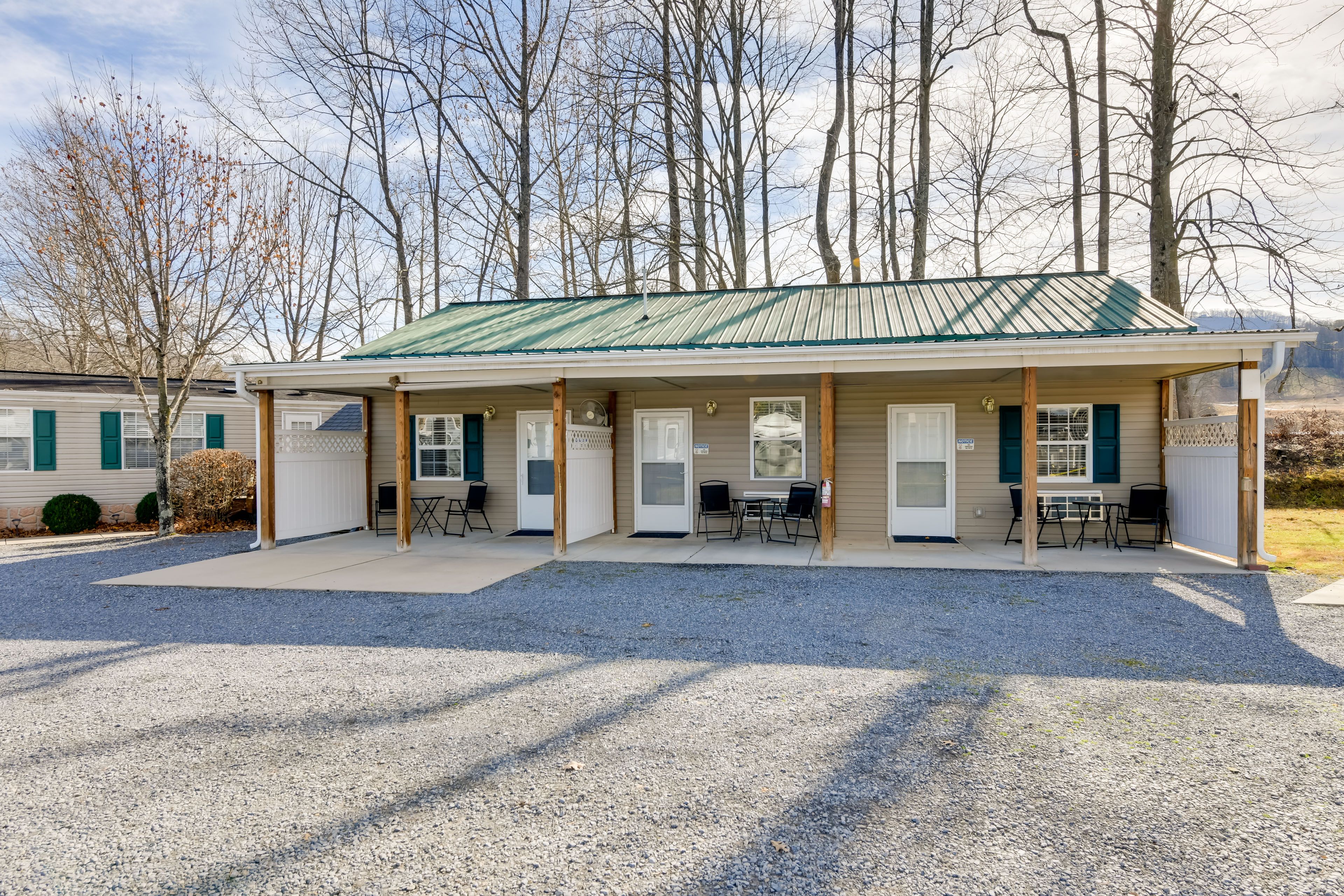 Property Exterior | Driveway (1 Vehicle) | Overflow Parking Available