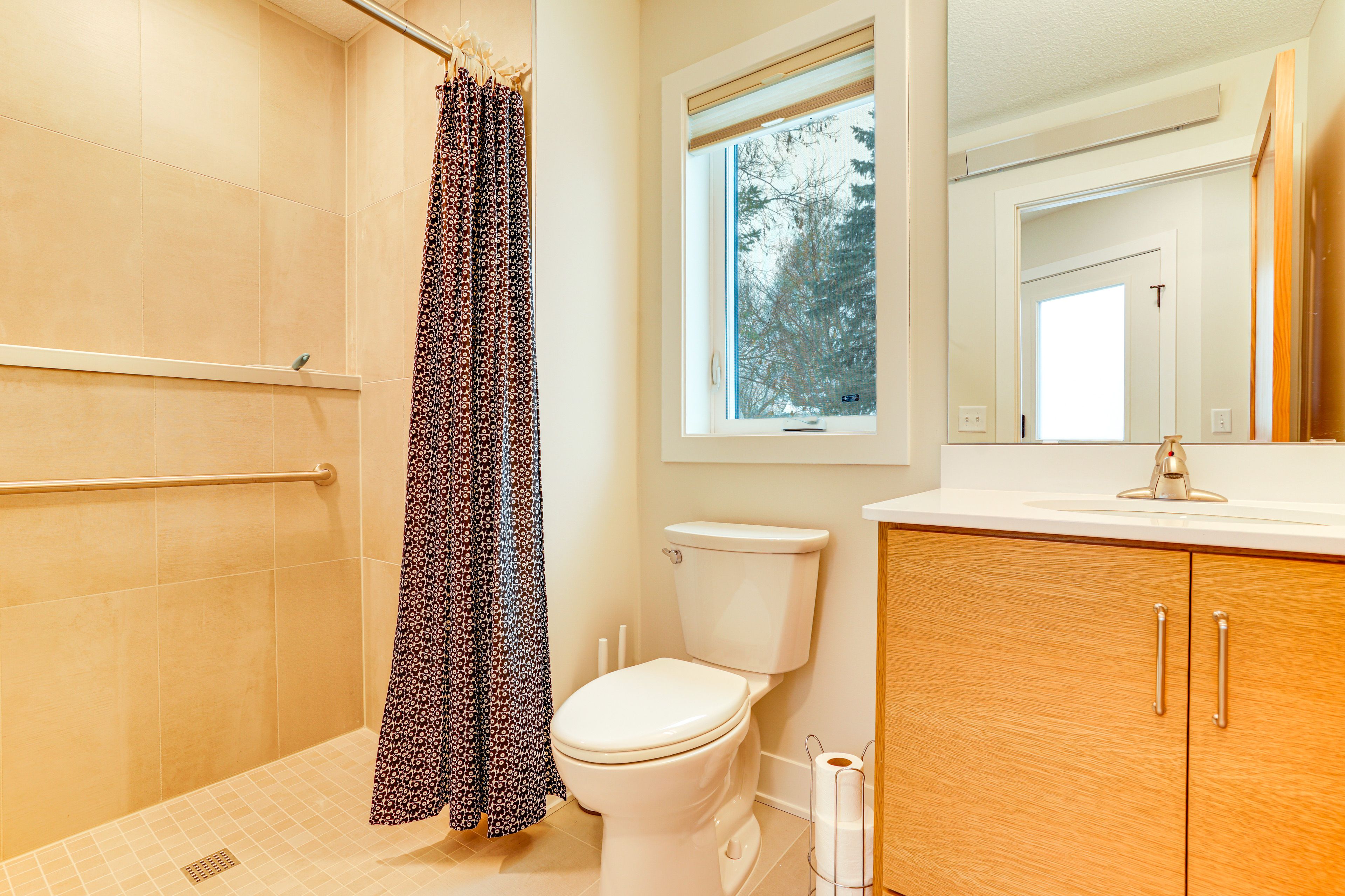 Bathroom | Towels Provided | Complimentary Toiletries | Hair Dryer