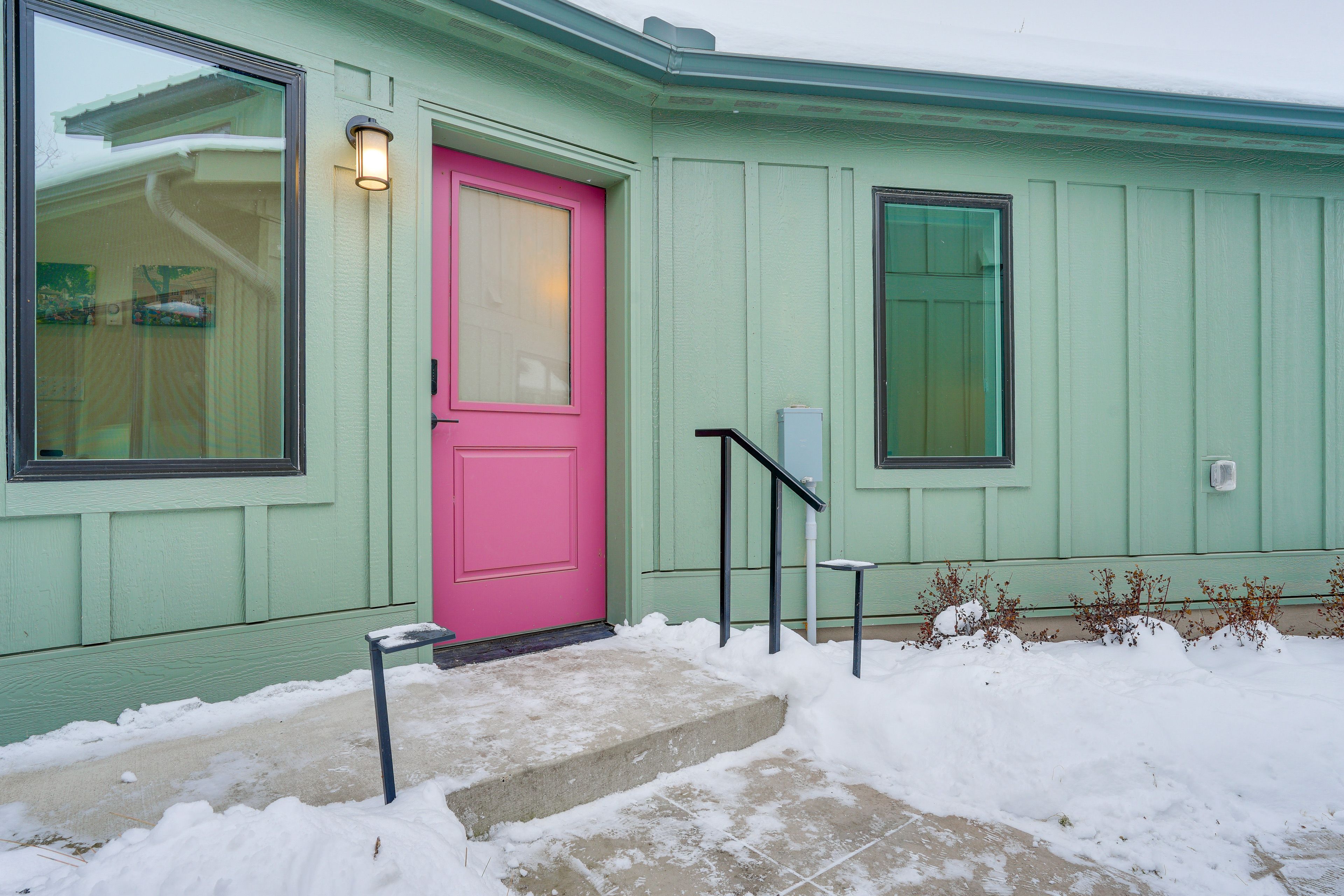 Unit Entrance | Self Check-In | 0.7 Mi to Carleton College