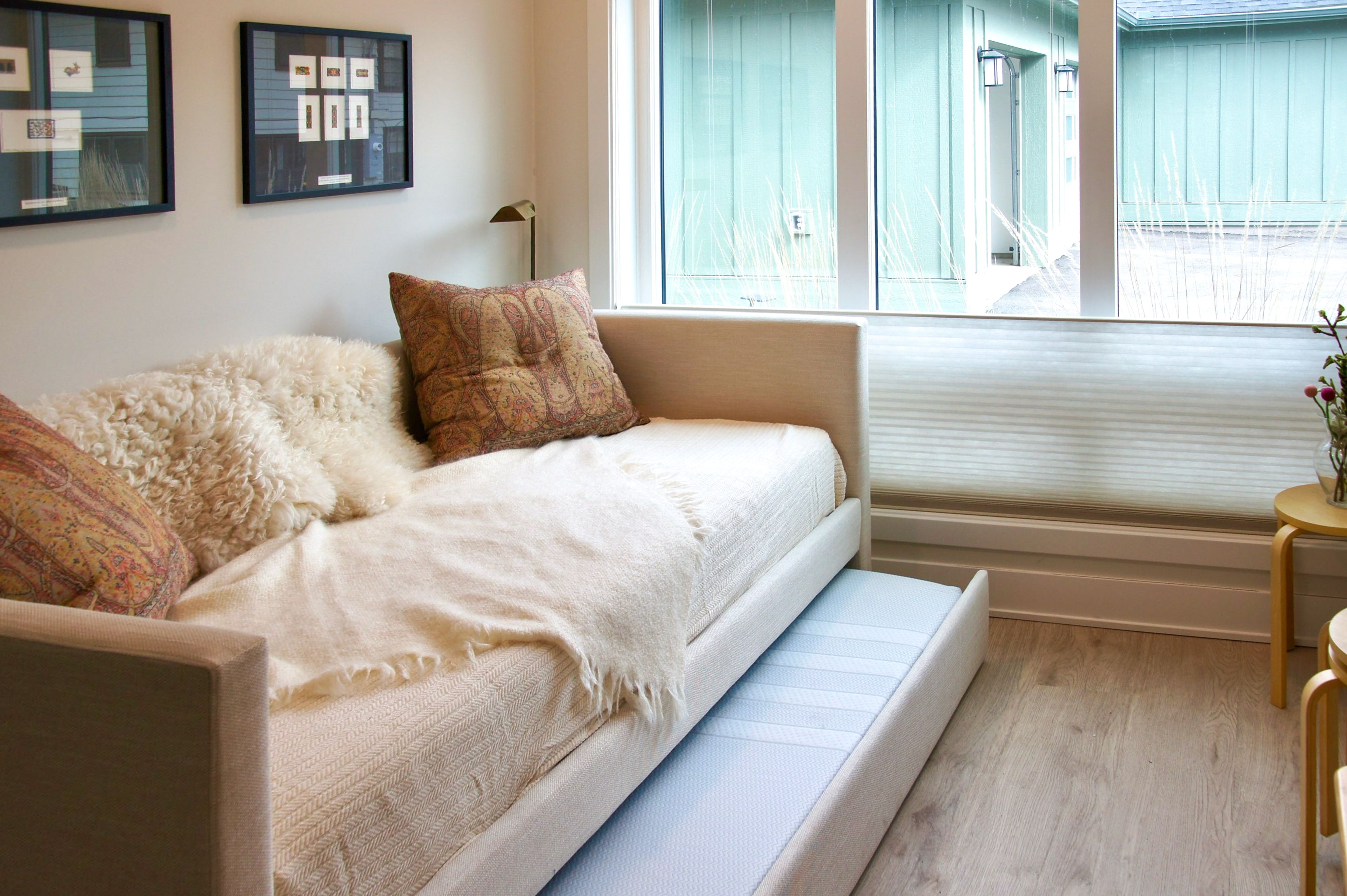 Living Area | Twin Daybed w/ Twin Trundle | Smart TV | Dining Space