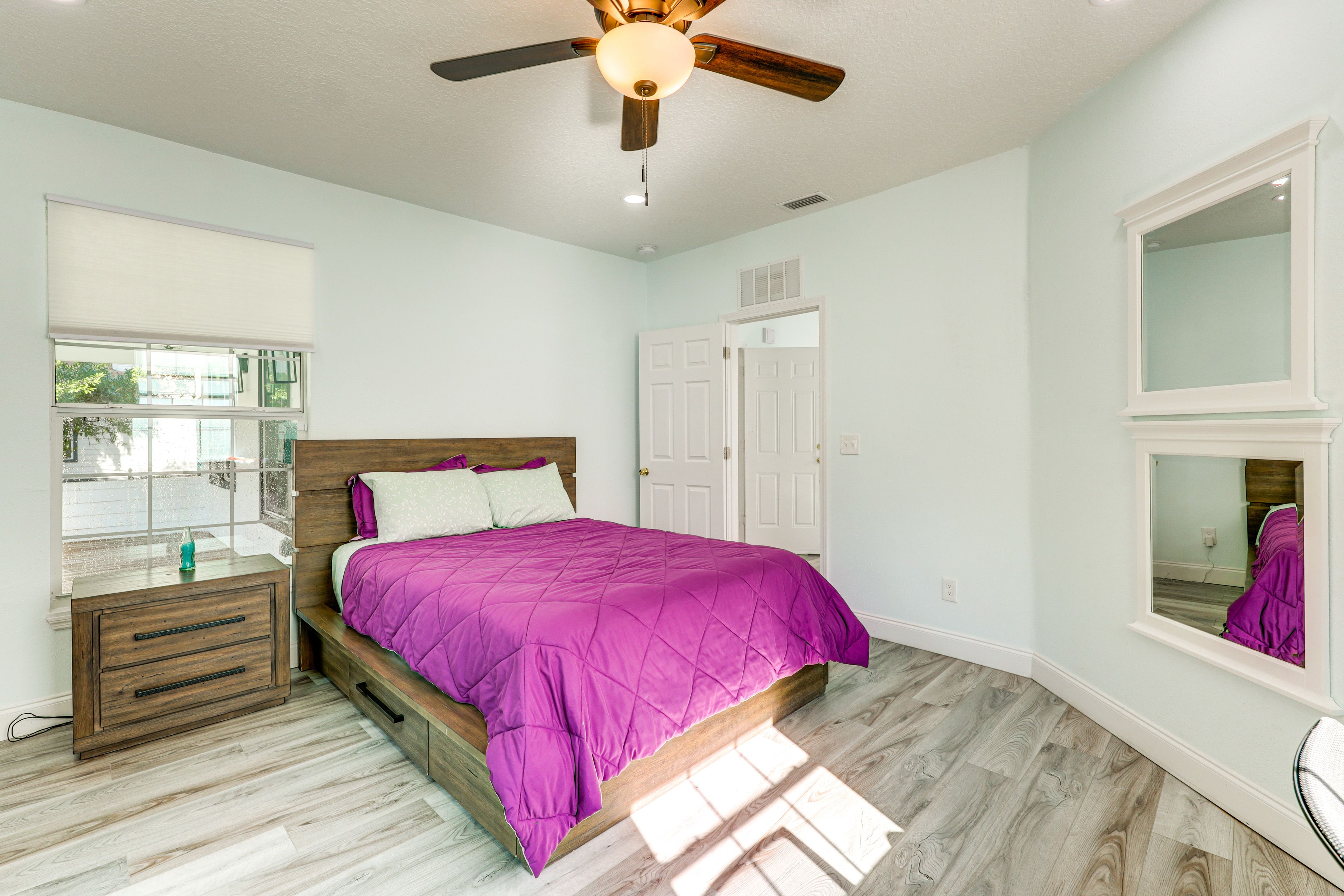 Bedroom 2 | Queen Bed | Desk | Treadmill