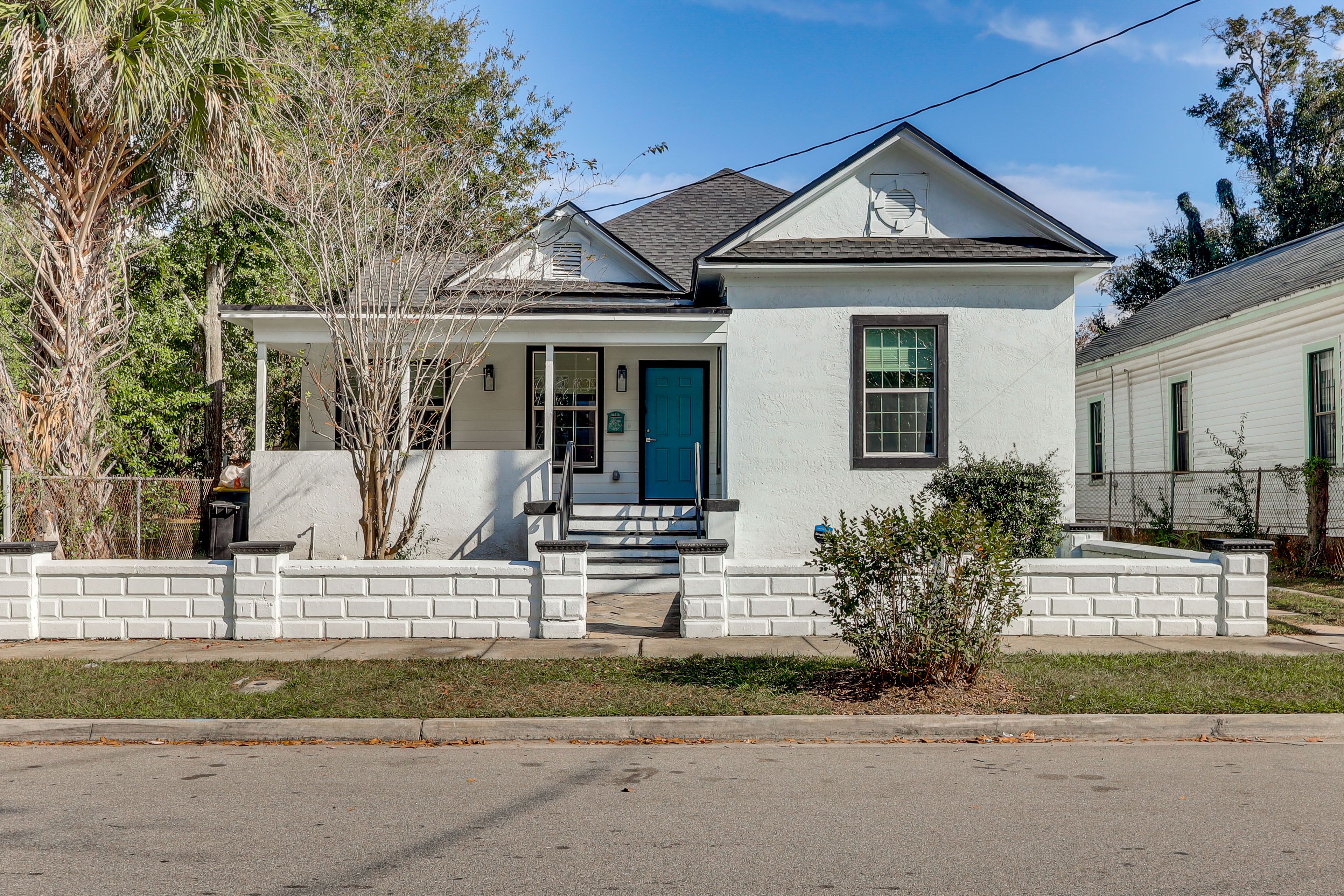 Exterior | Parking | Driveway (4 Vehicles) | Street Parking