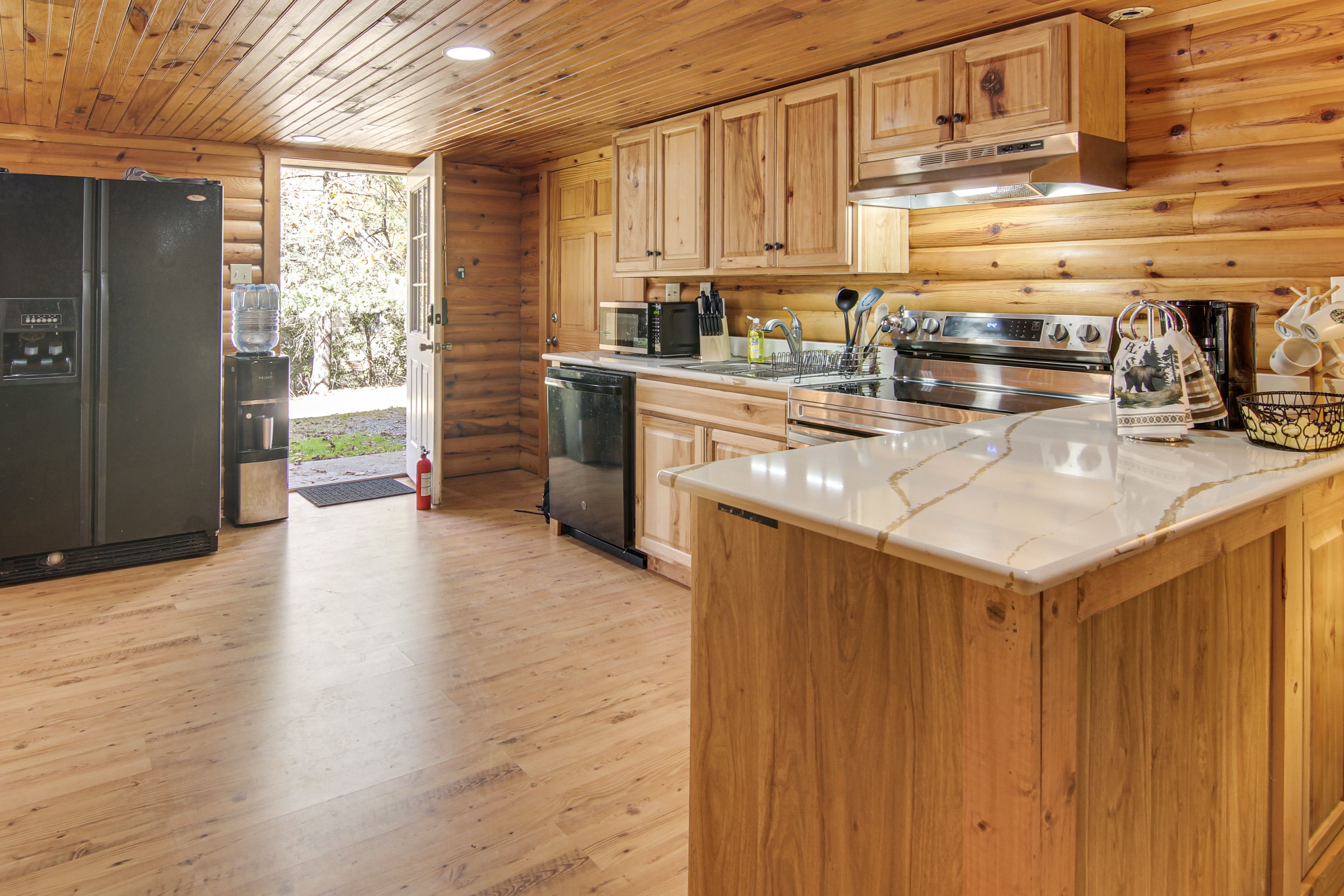 Single-Story Apartment | Well-Equipped Kitchen