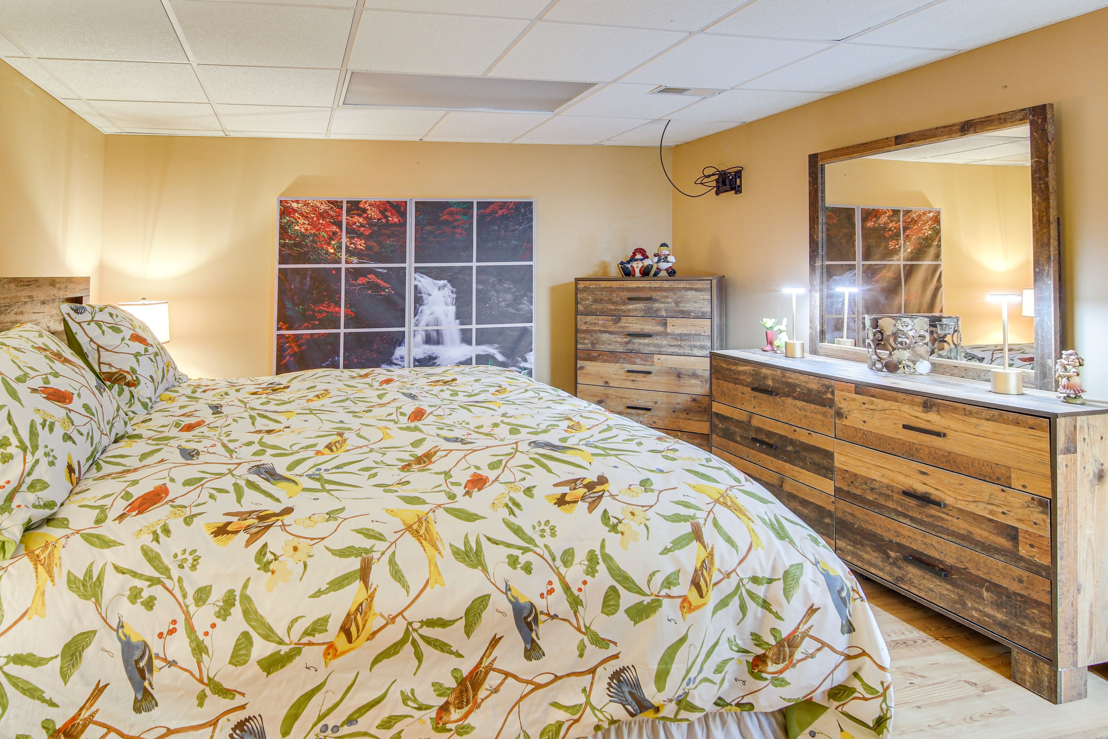 Bedroom 1 | King Bed