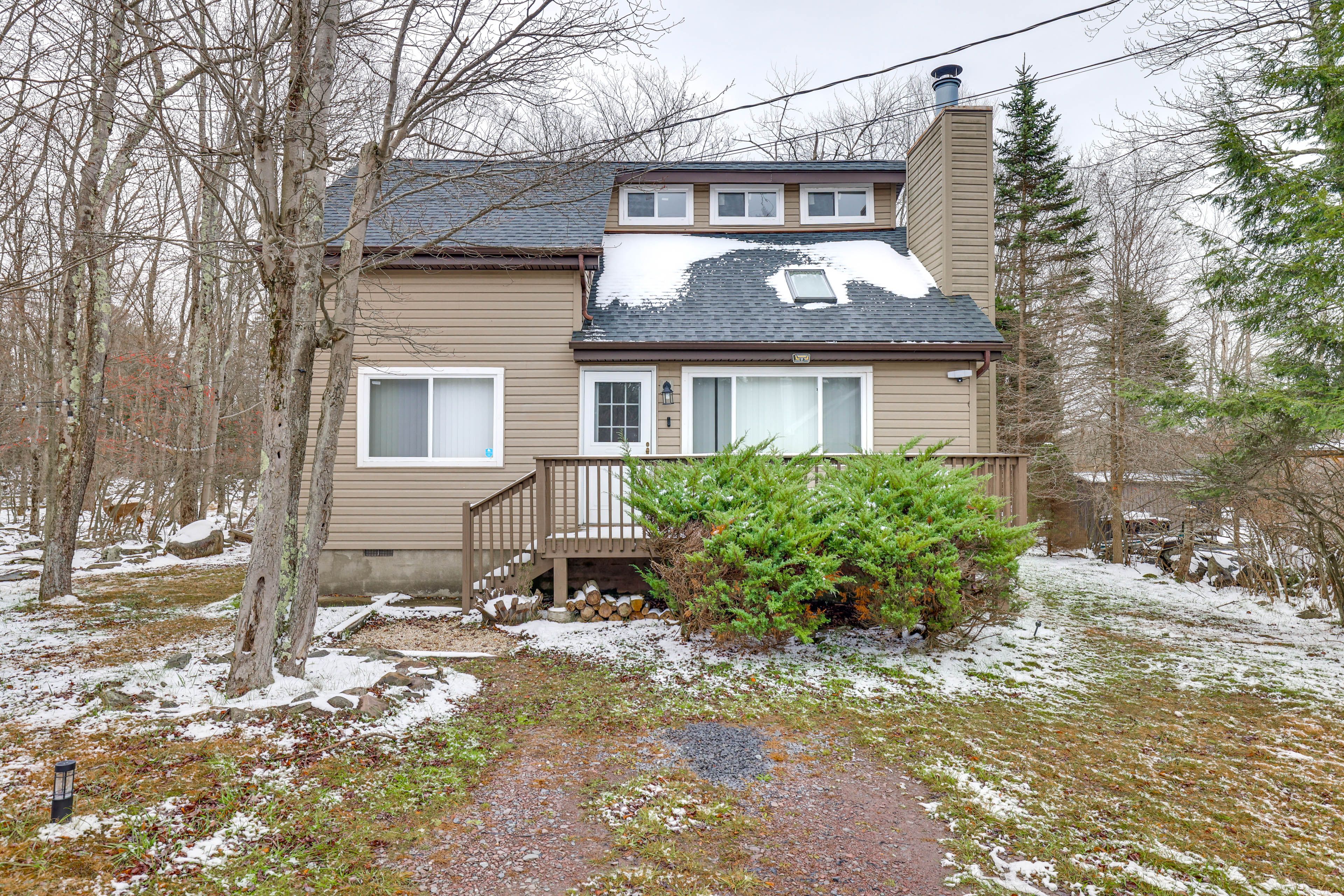 House Exterior | Deck | Charcoal Grill | Pellet Fire Pit
