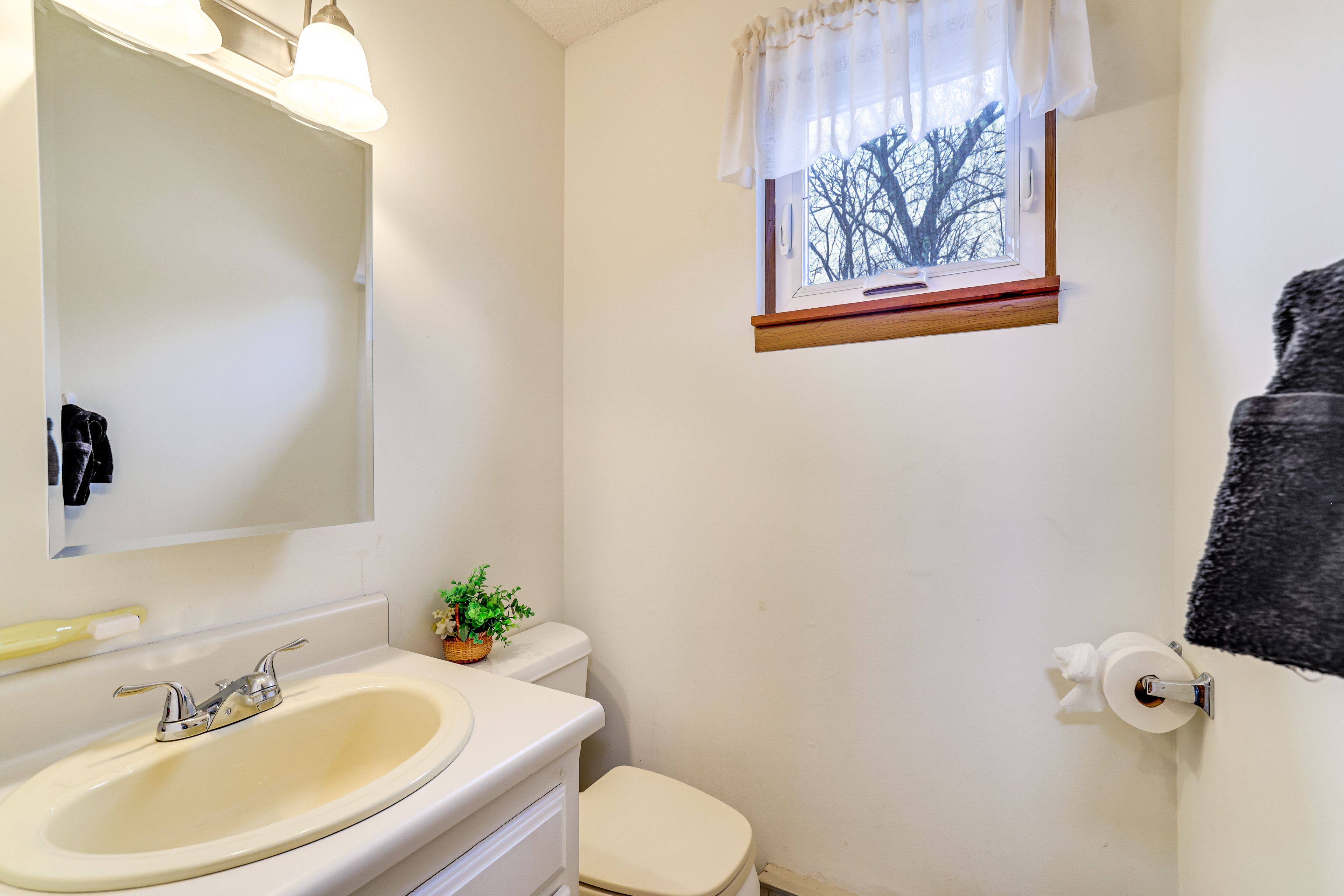 Half Bathroom | 1st Floor