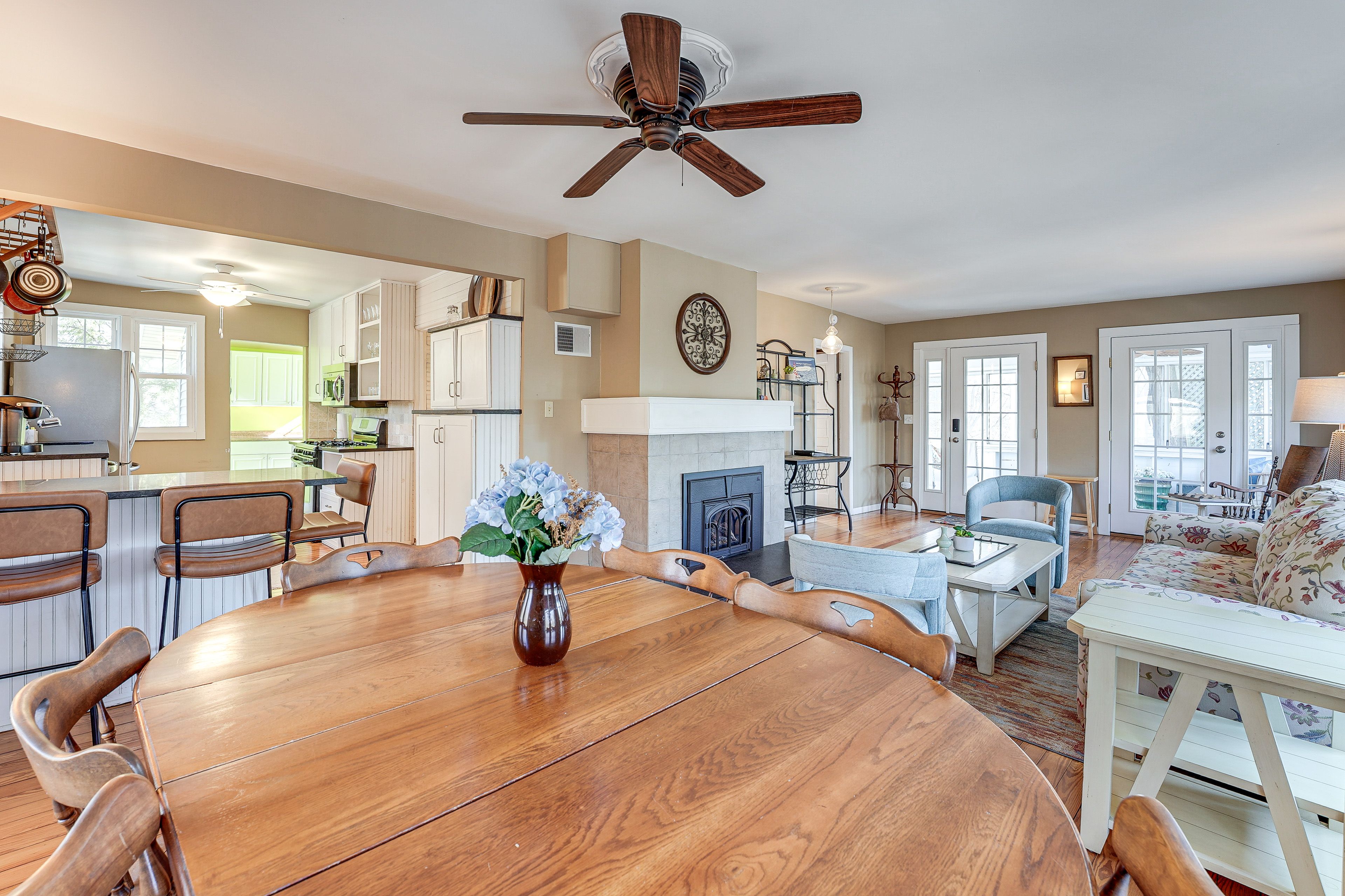 Dining Area | Dishes & Flatware Provided | 1st Floor