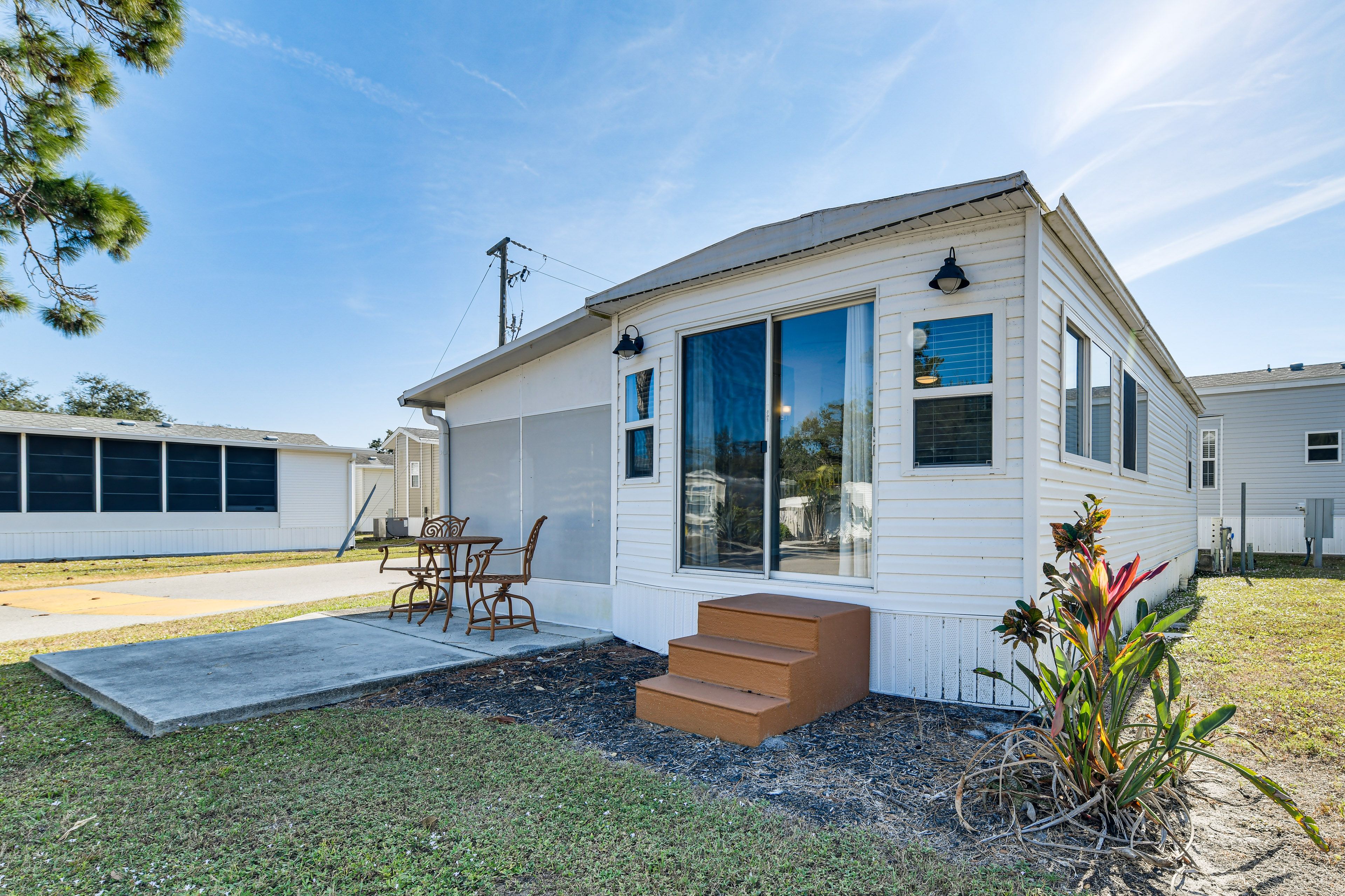 Sarasota Vacation Rental | 2BR | 1BA | 420 Sq Ft | 3 Steps to Access