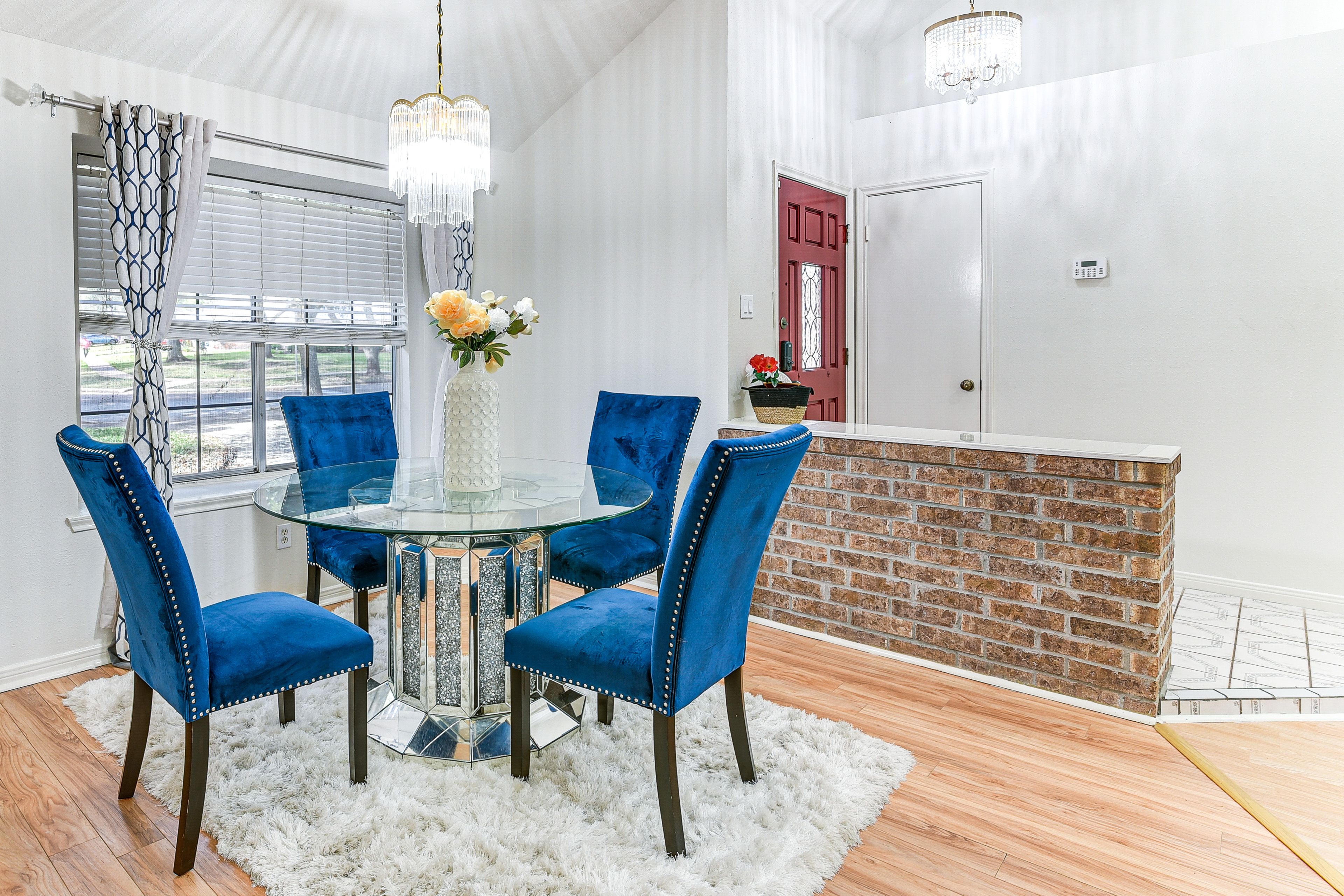 Dining Area | Dishware/Flatware | Free WiFi