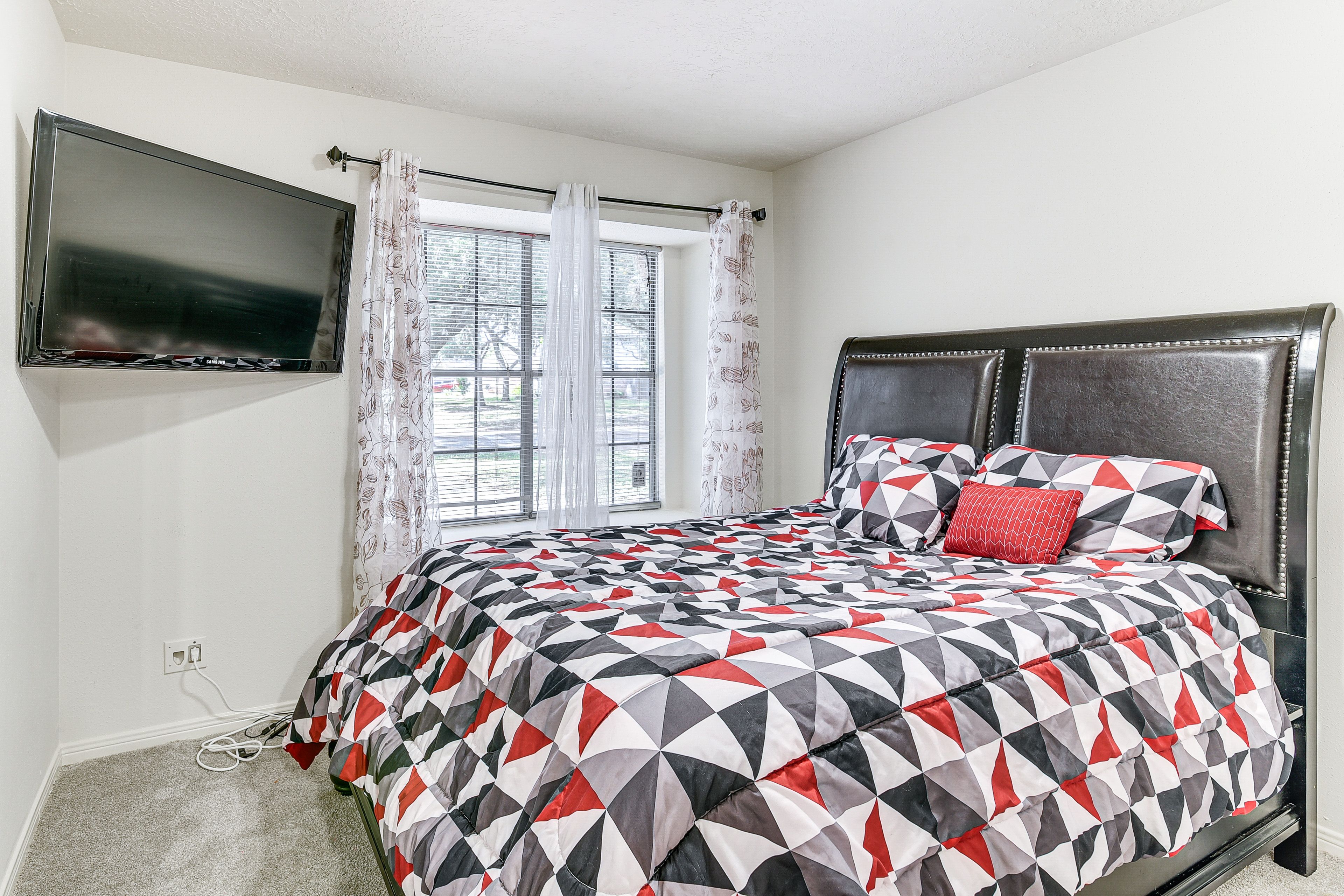 Bedroom 2 | Queen Bed