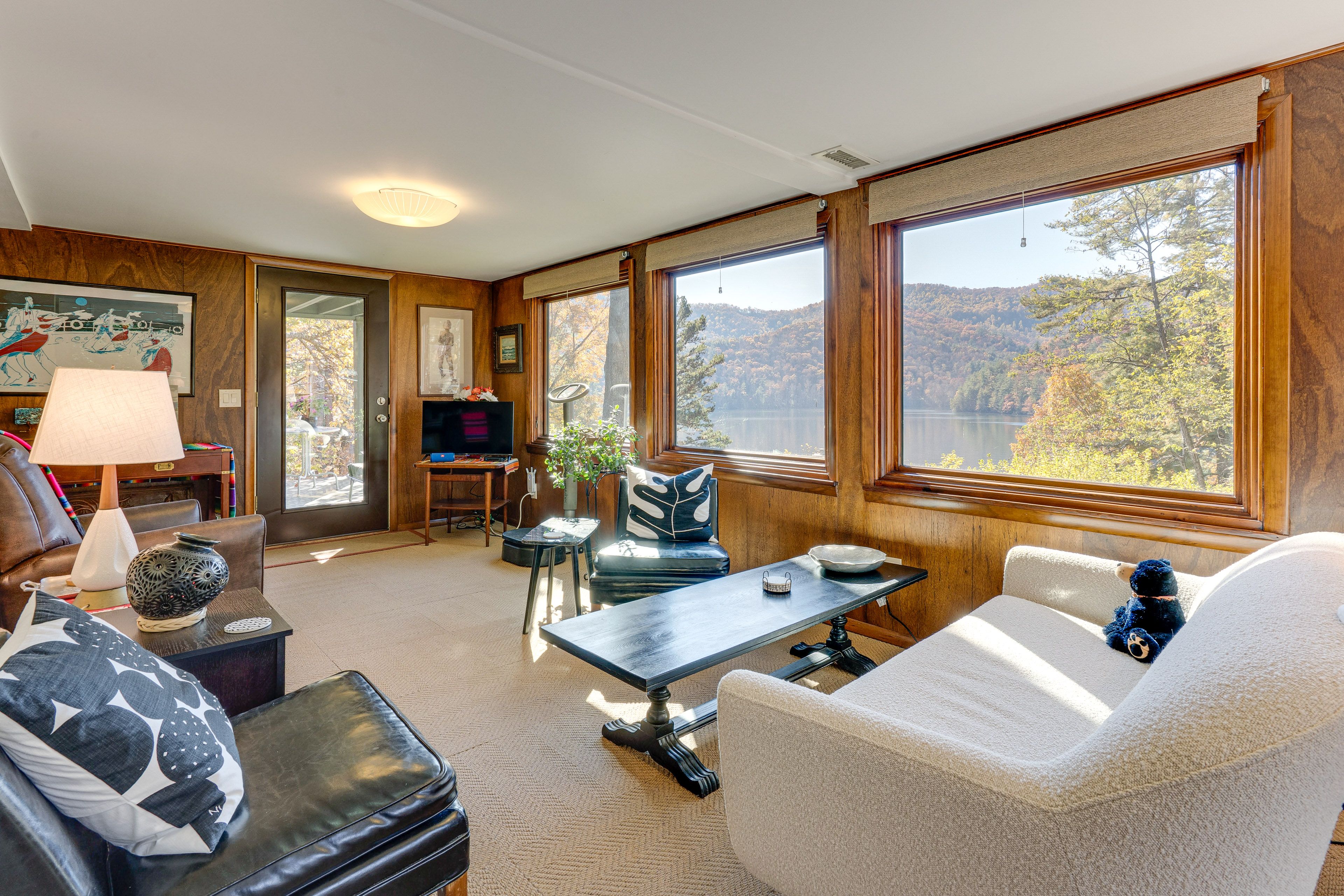 Living Area | Smart TV w/ Cable | Books