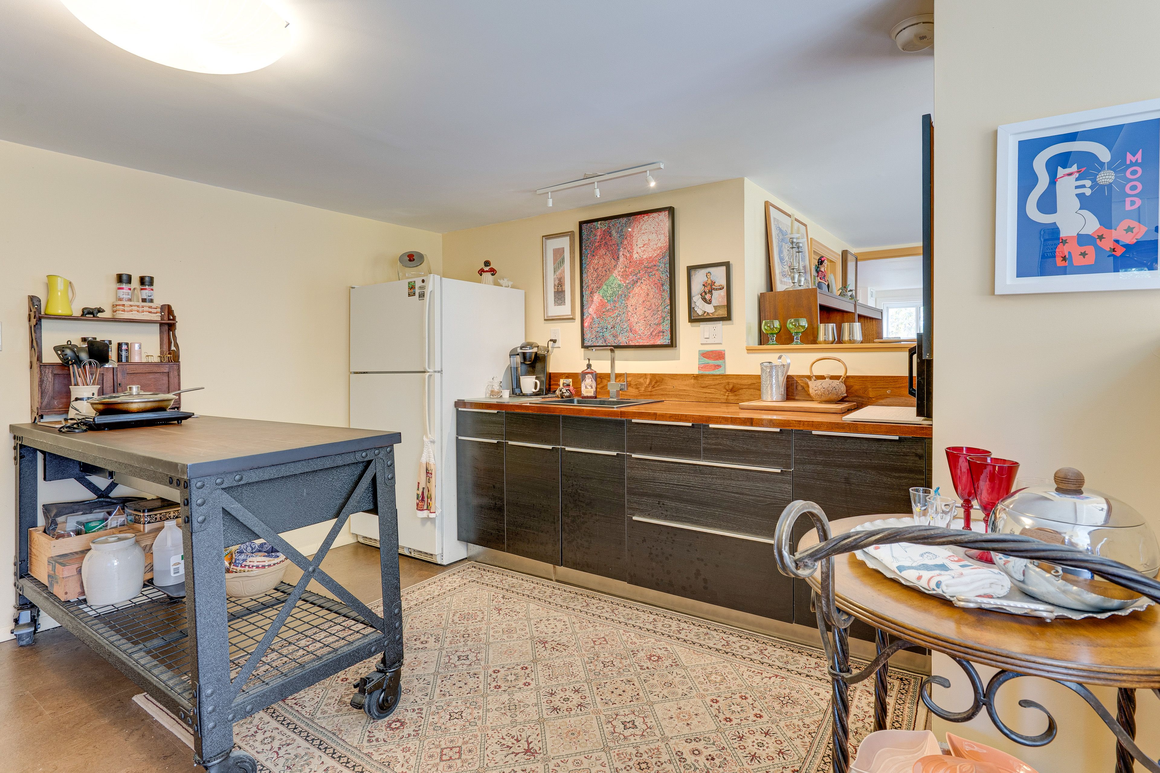 Dining Table | Kitchenette