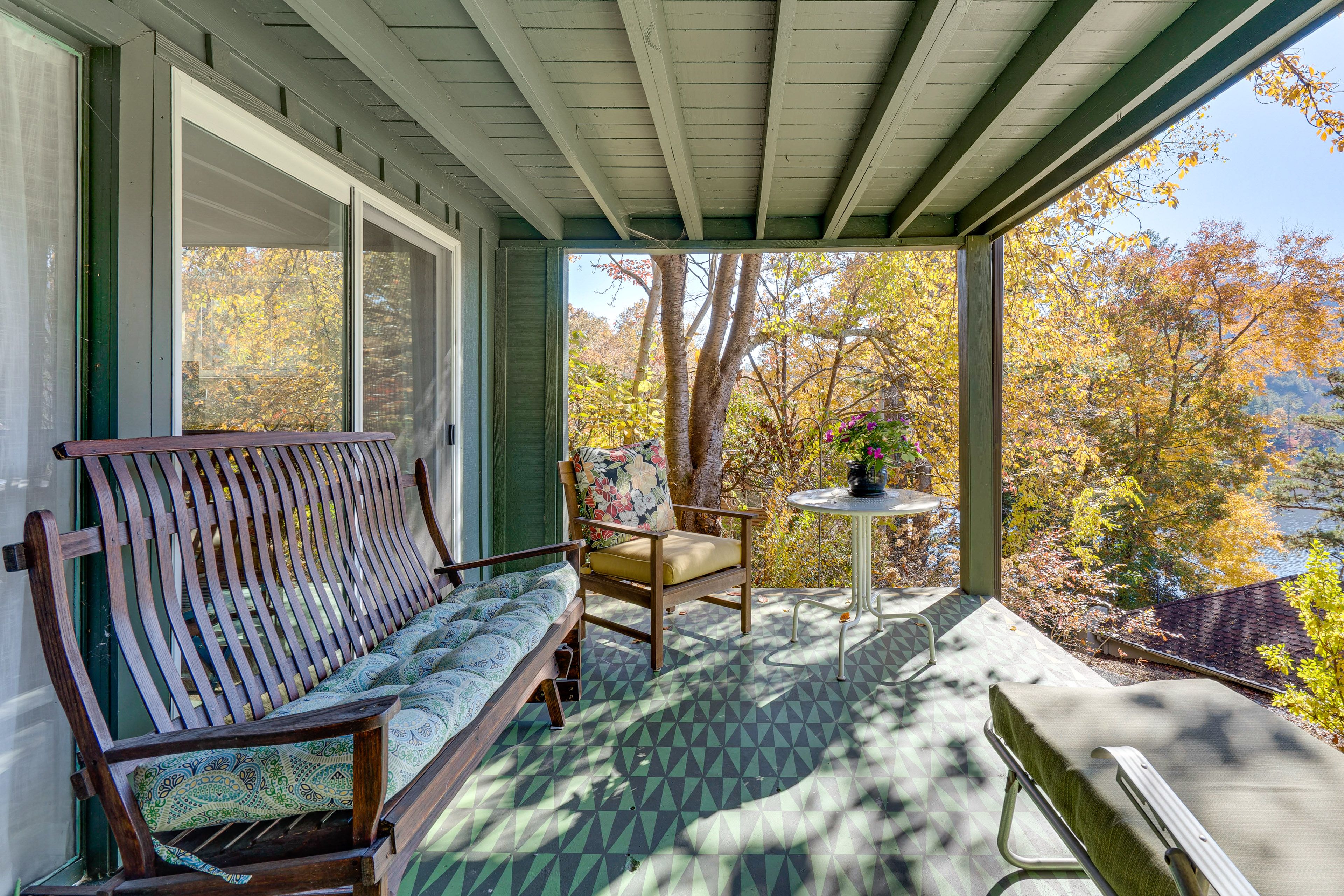 Apartment Exterior | Covered Porch w/ Seating