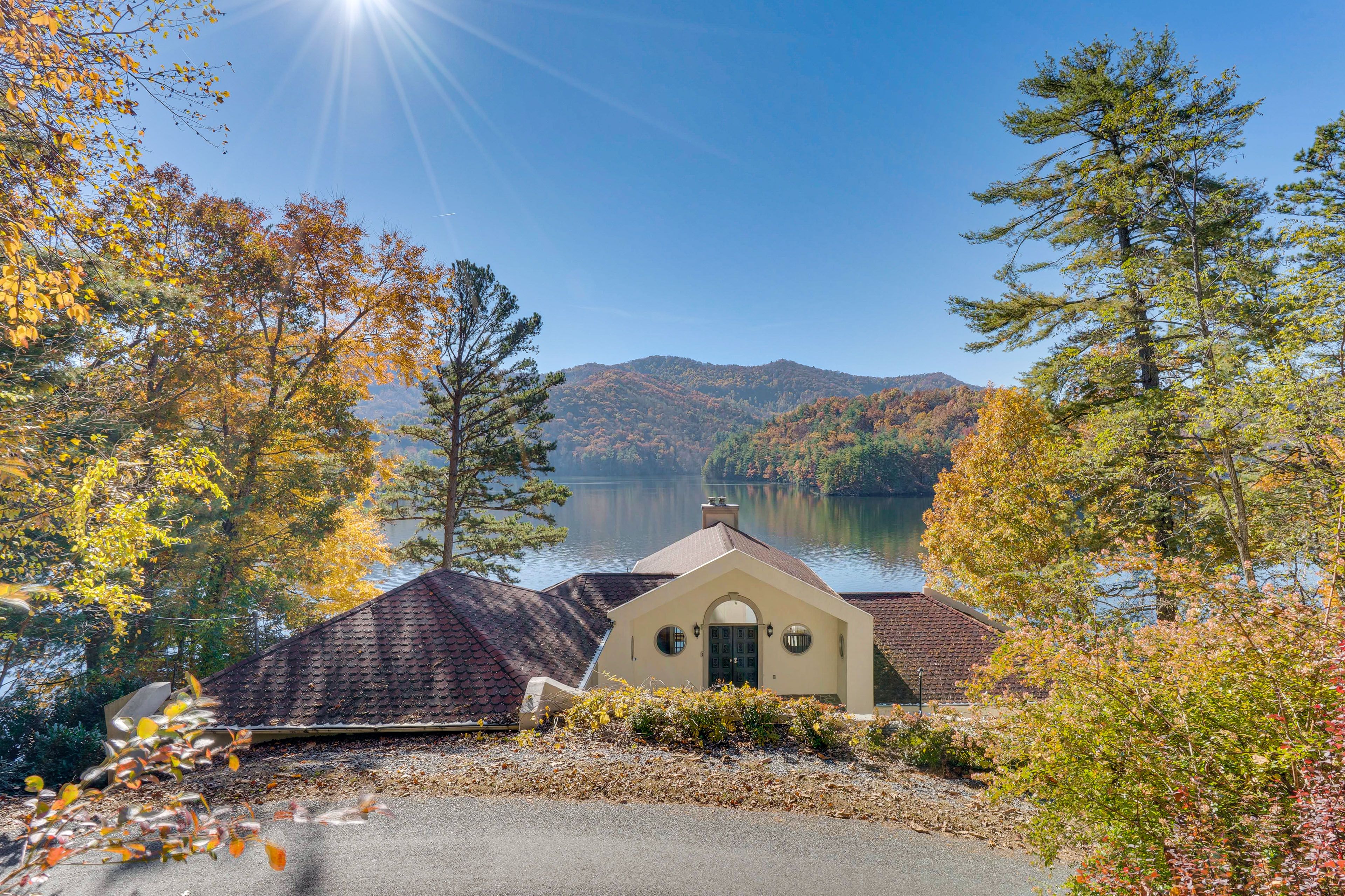 Apartment Exterior | Lake & Mountain Views