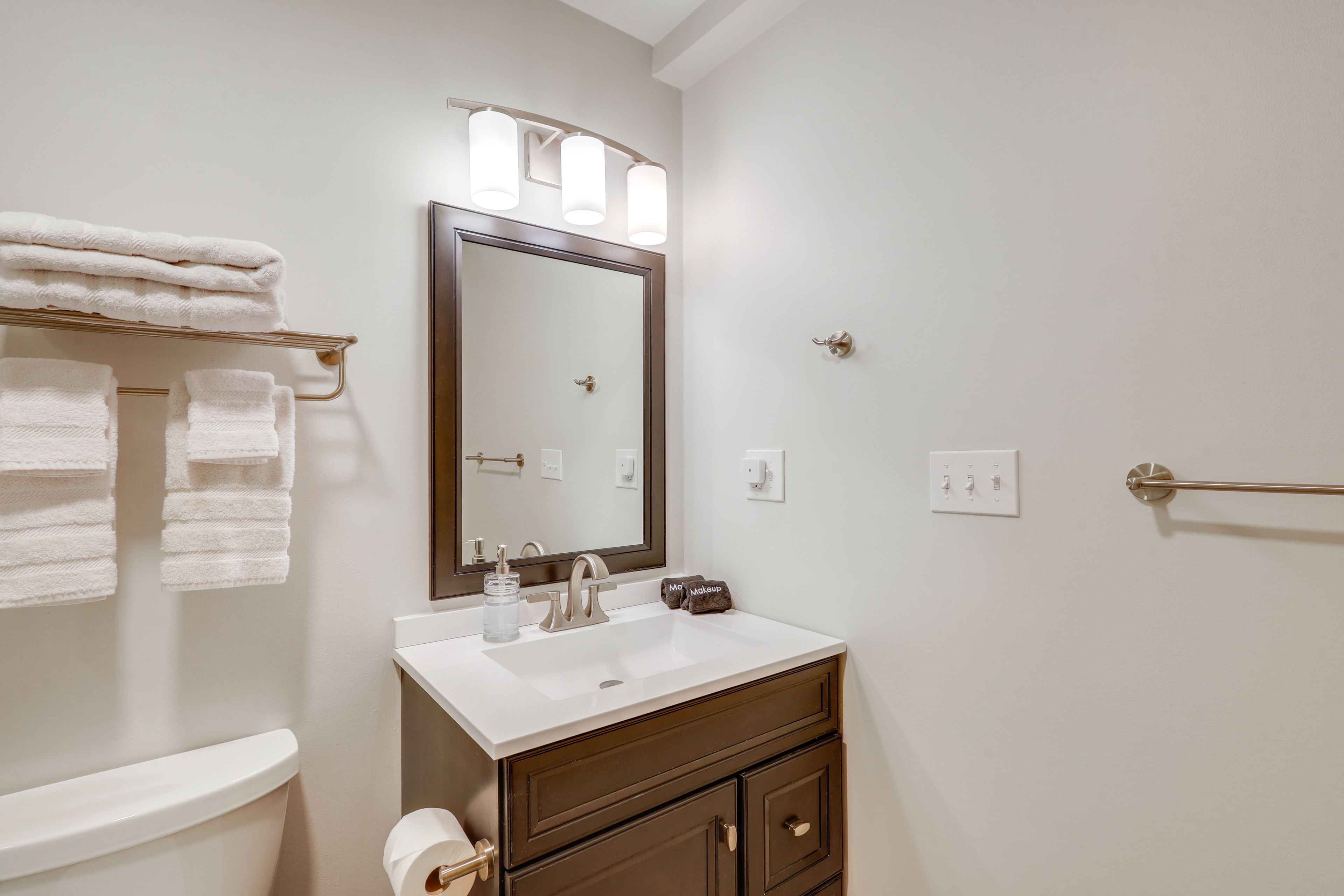 Full Bathroom | 1st Floor