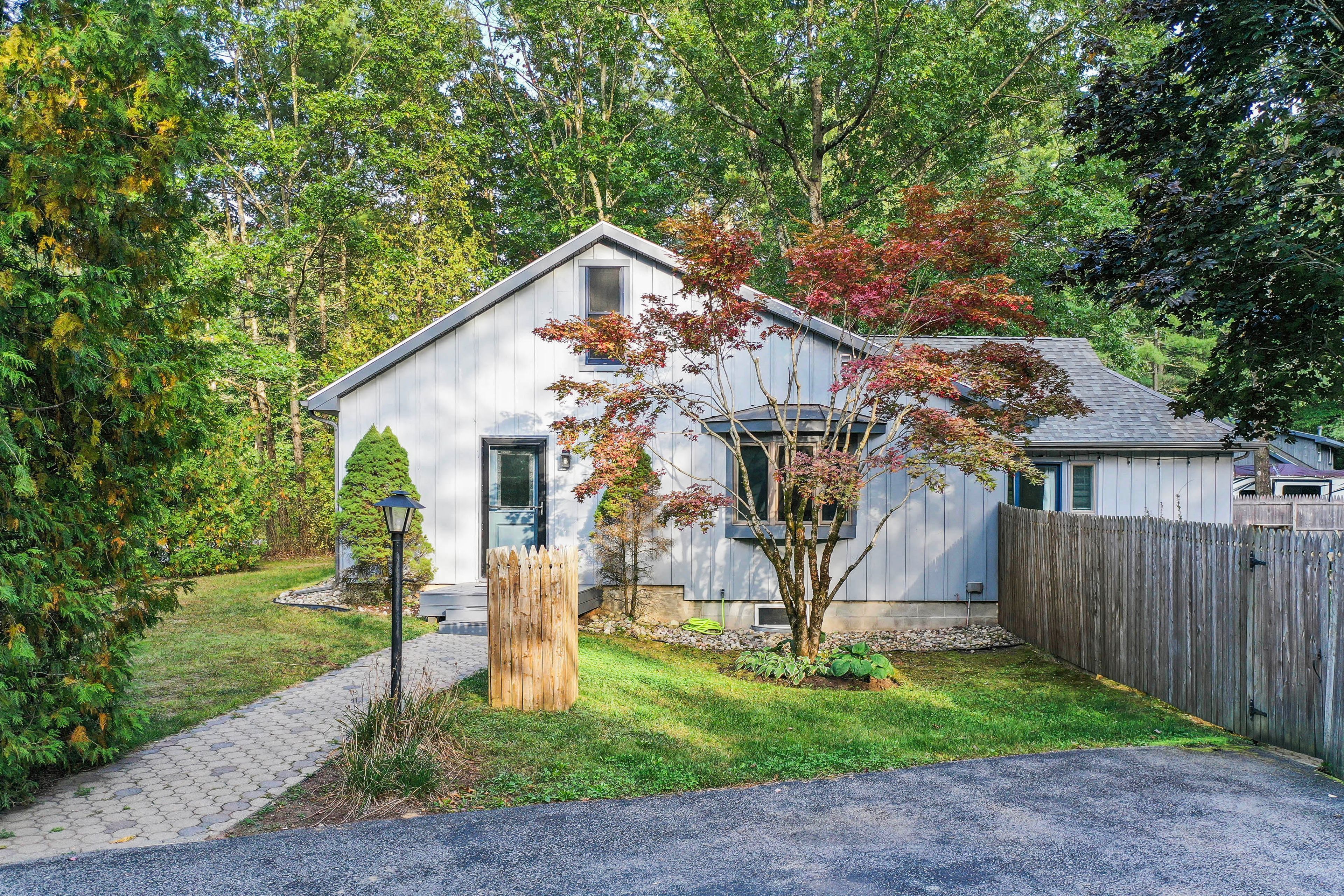 Parking | Paved Driveway (6 Vehicles)