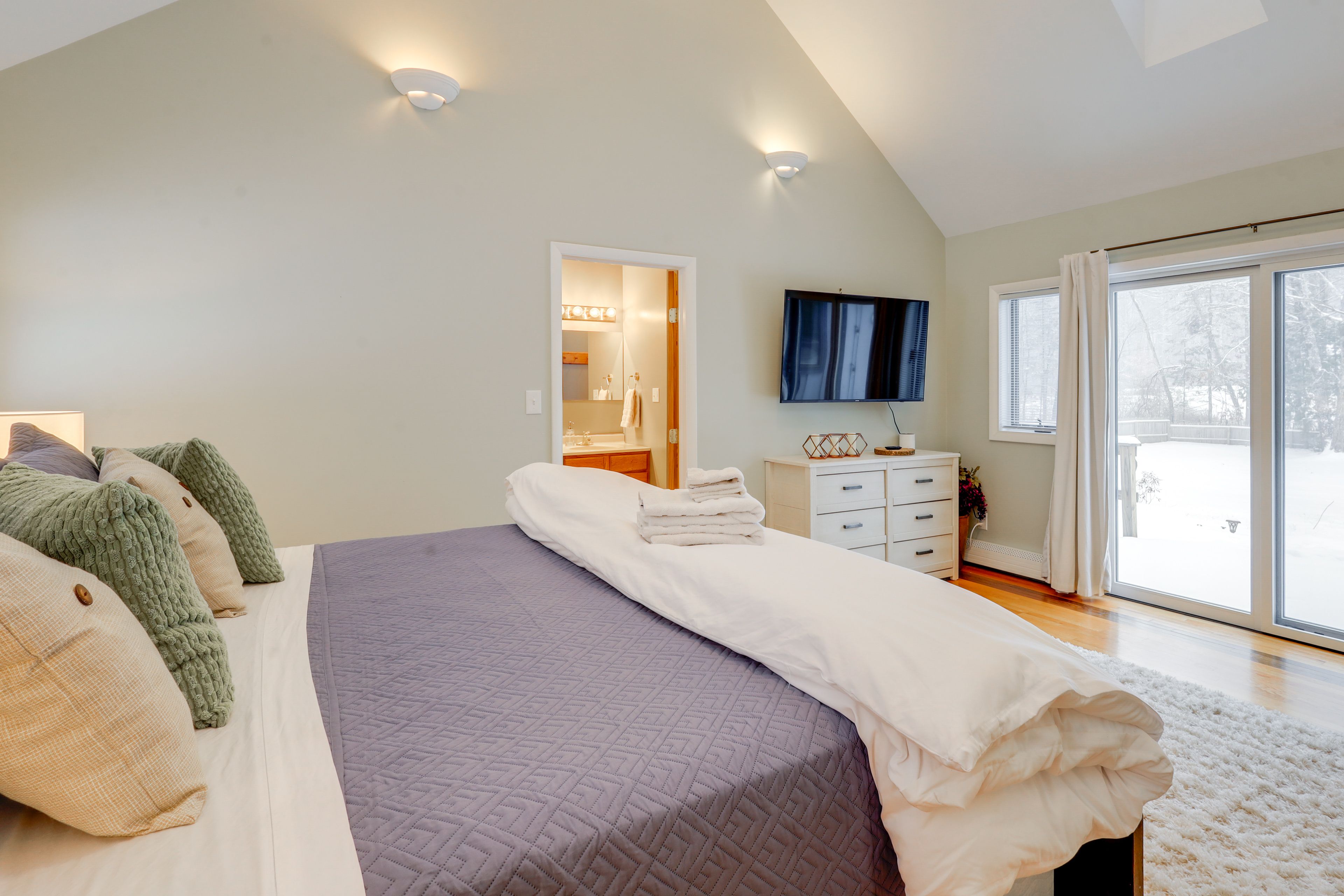 Bedroom 1 | 1st Floor | King Bed | Linens Provided | En-Suite Bathroom