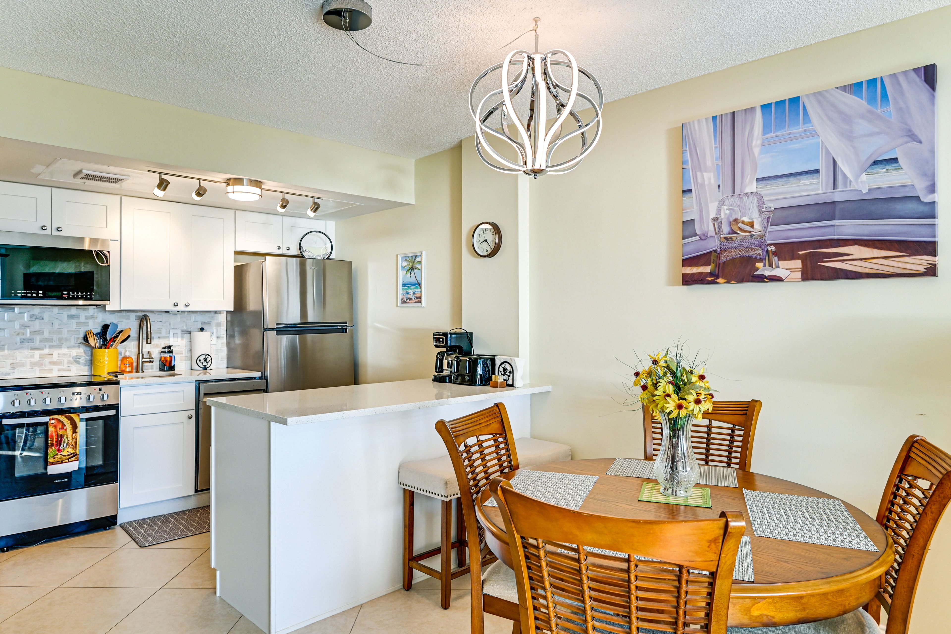 Dining Table | Dishware & Flatware