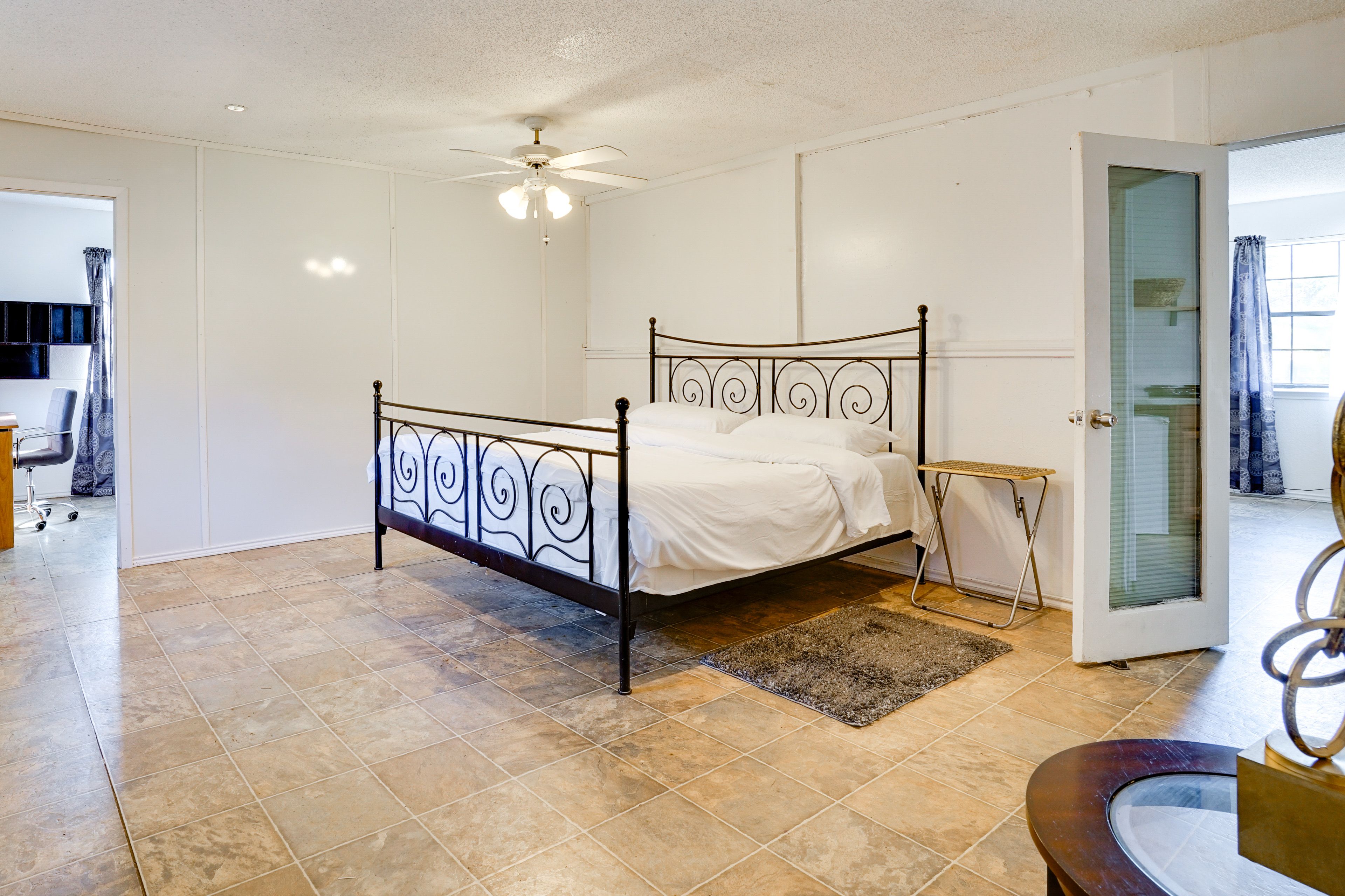 Bedroom 1 | King Bed