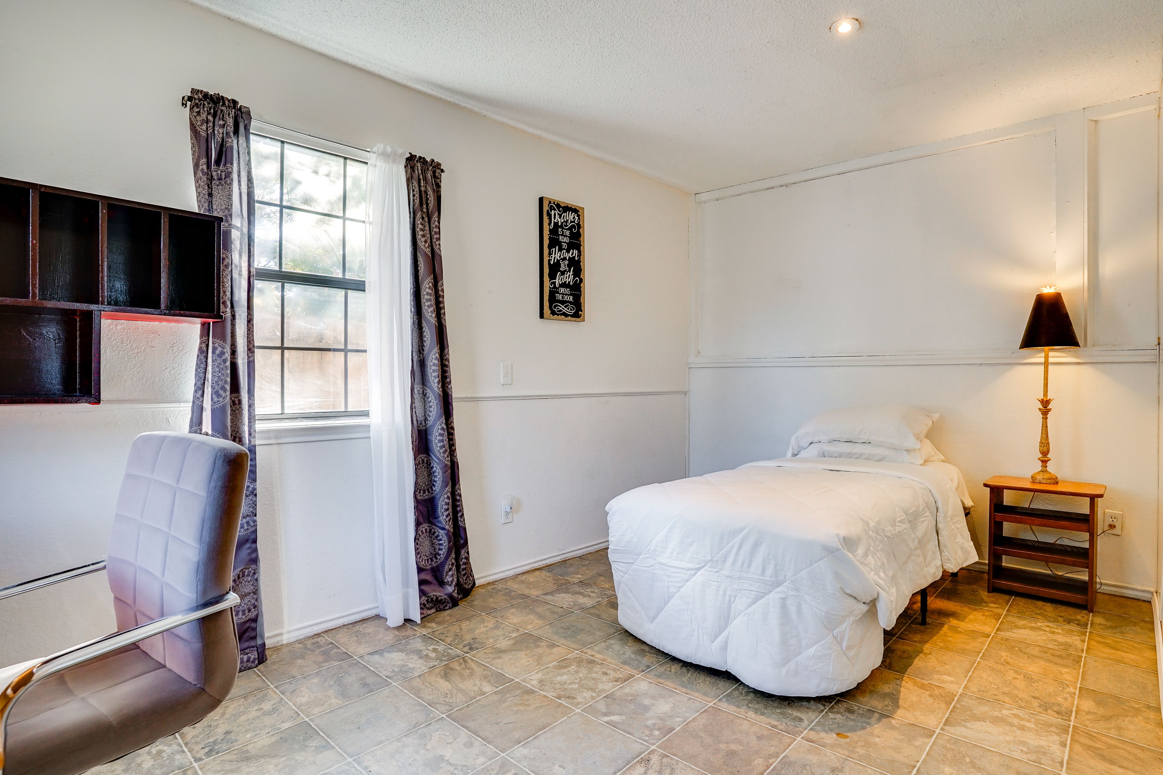 Bedroom 2 | Twin Bed | Desk