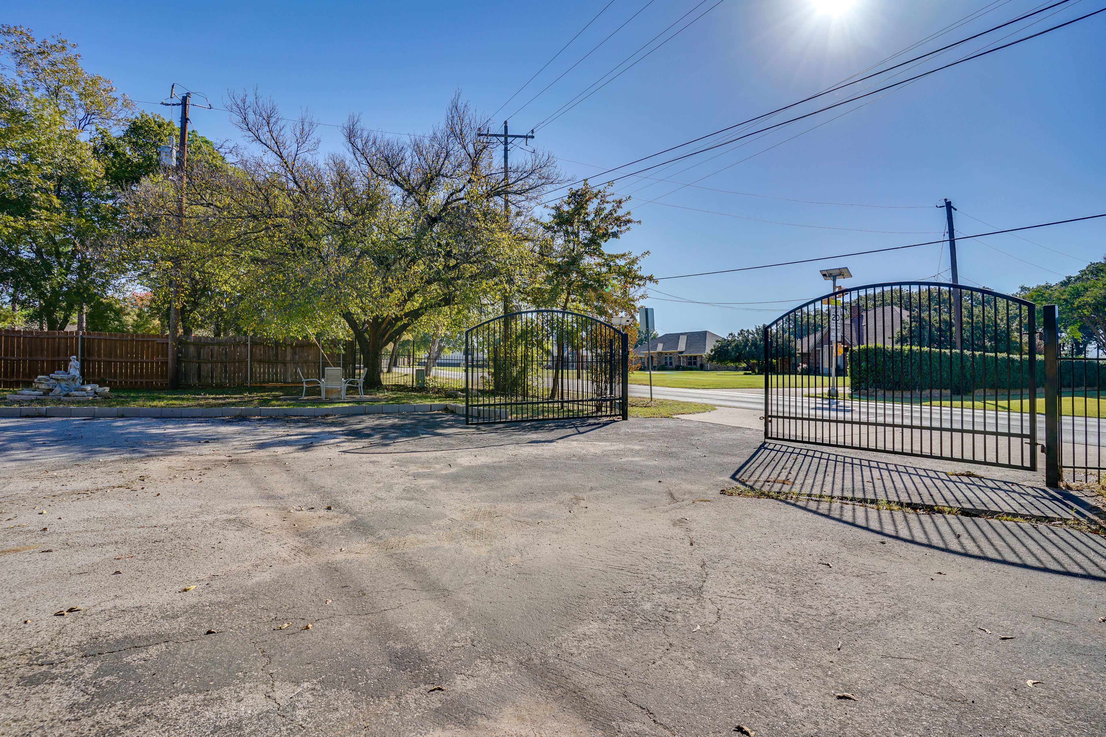 Parking | Shared Driveway (3 Vehicles)