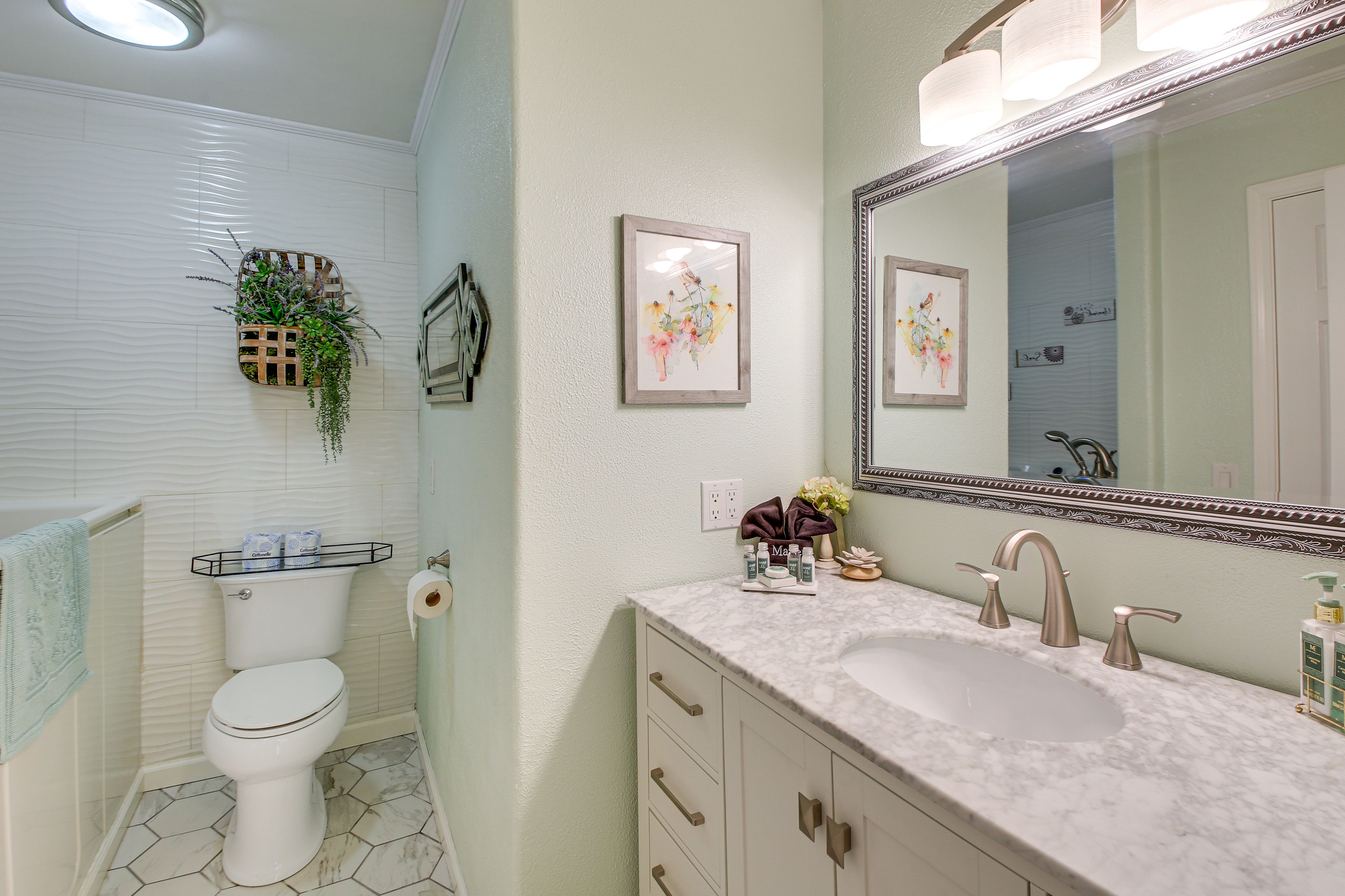 Full Bathroom | Main Level