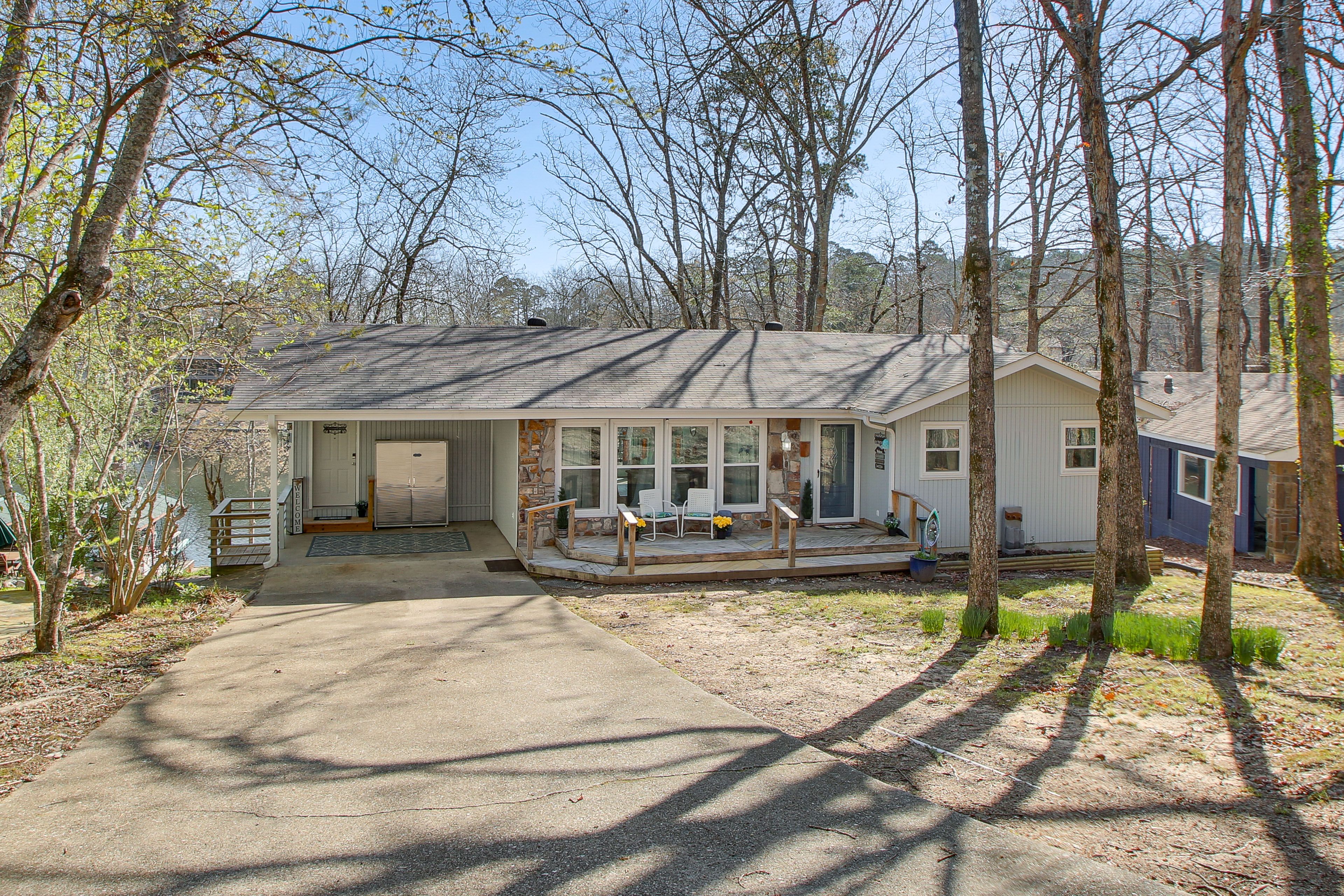 Property Exterior | Carport (1 Vehicle) | Driveway (2 Vehicles)