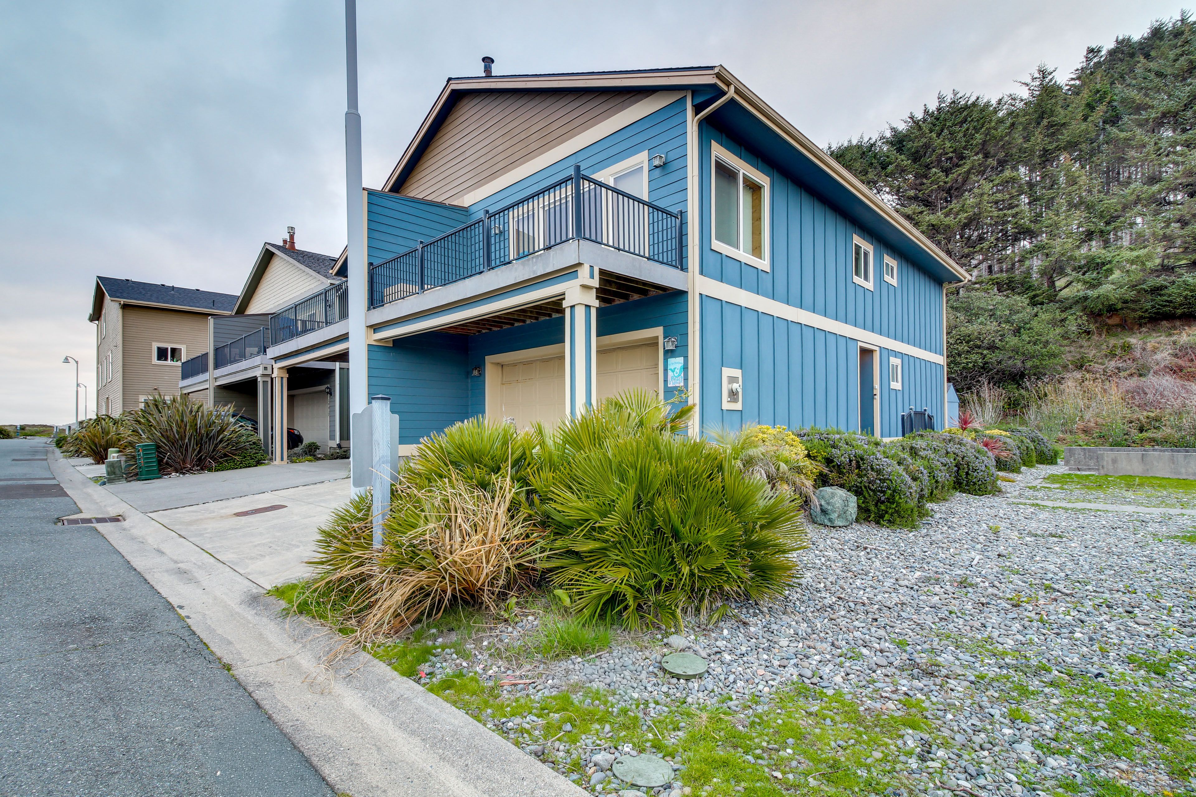 Parking | Garage (2 Vehicles) | Driveway (2 Vehicles)