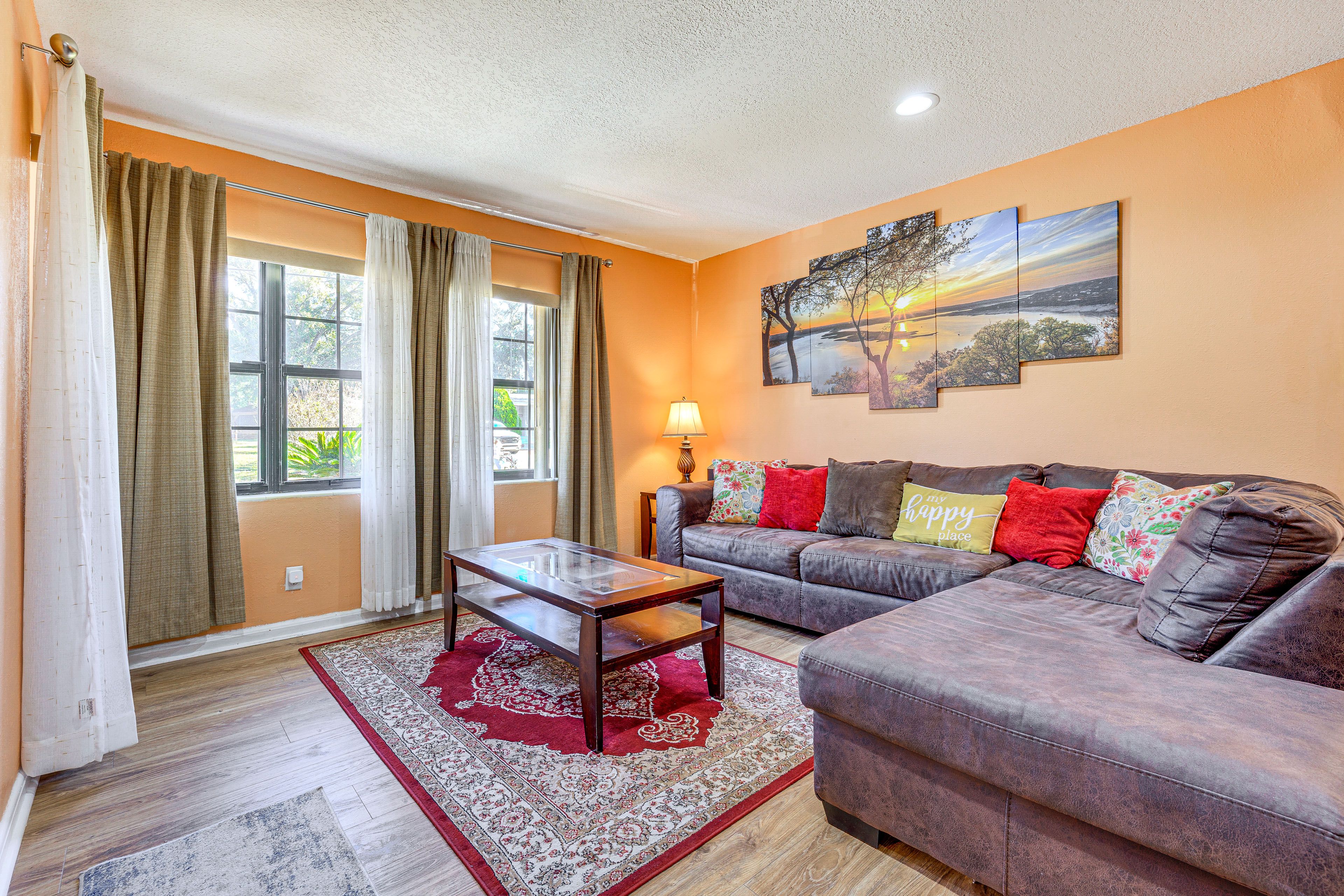 Living Room | Central A/C & Heating | Free WiFi