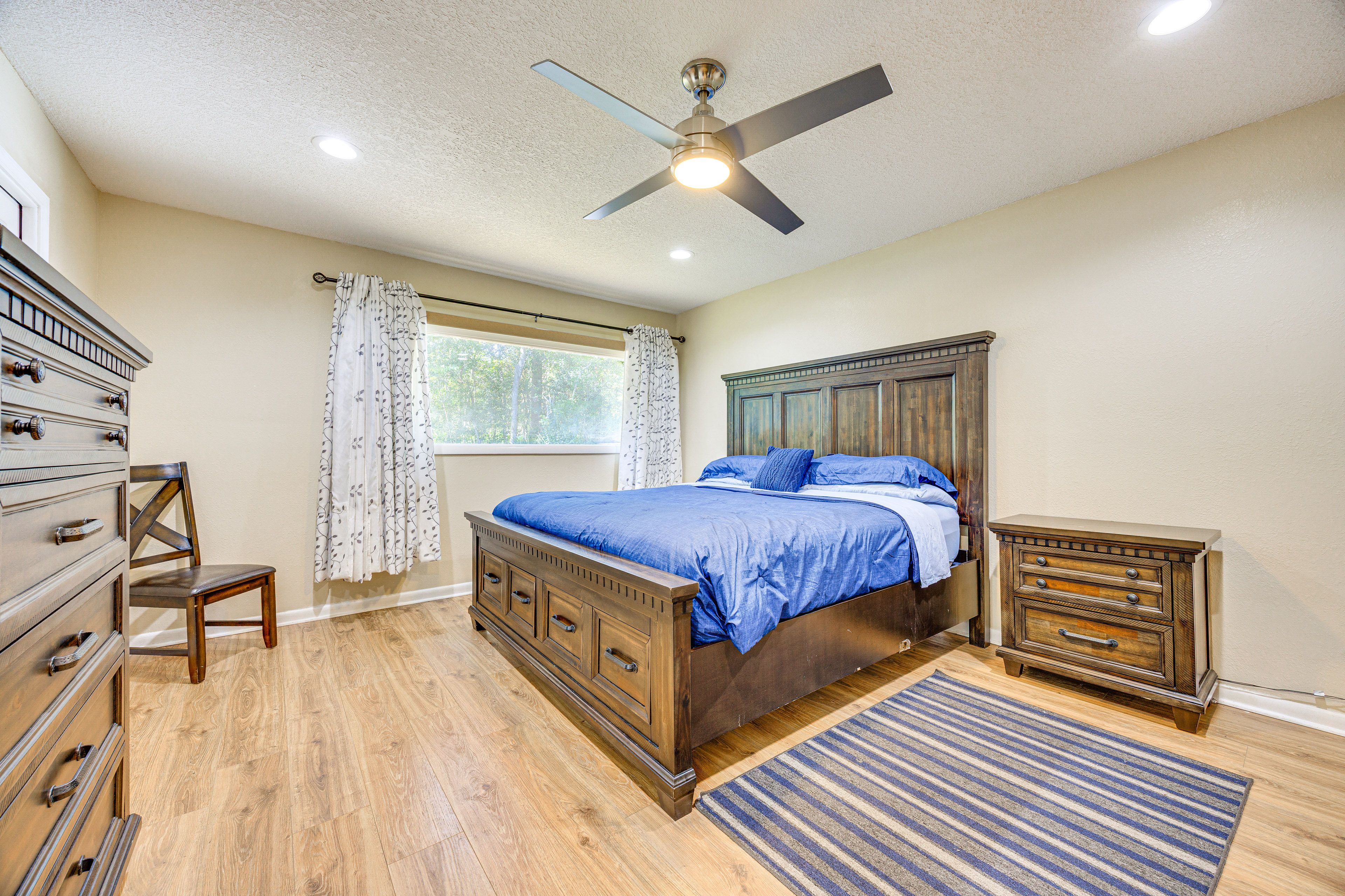 Bedroom 1 | King Bed | En-Suite Bathroom