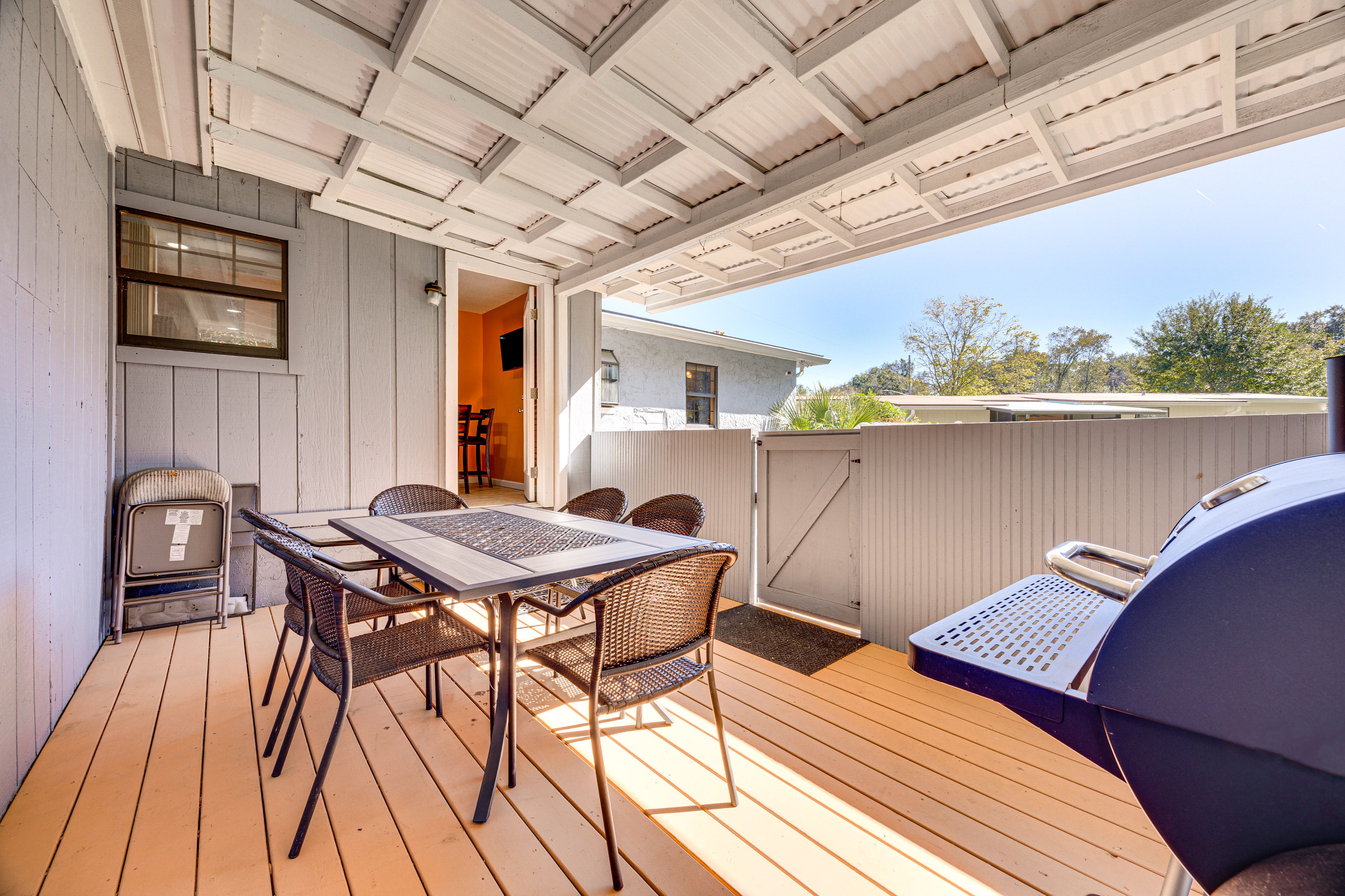 Covered Deck | Outdoor Dining