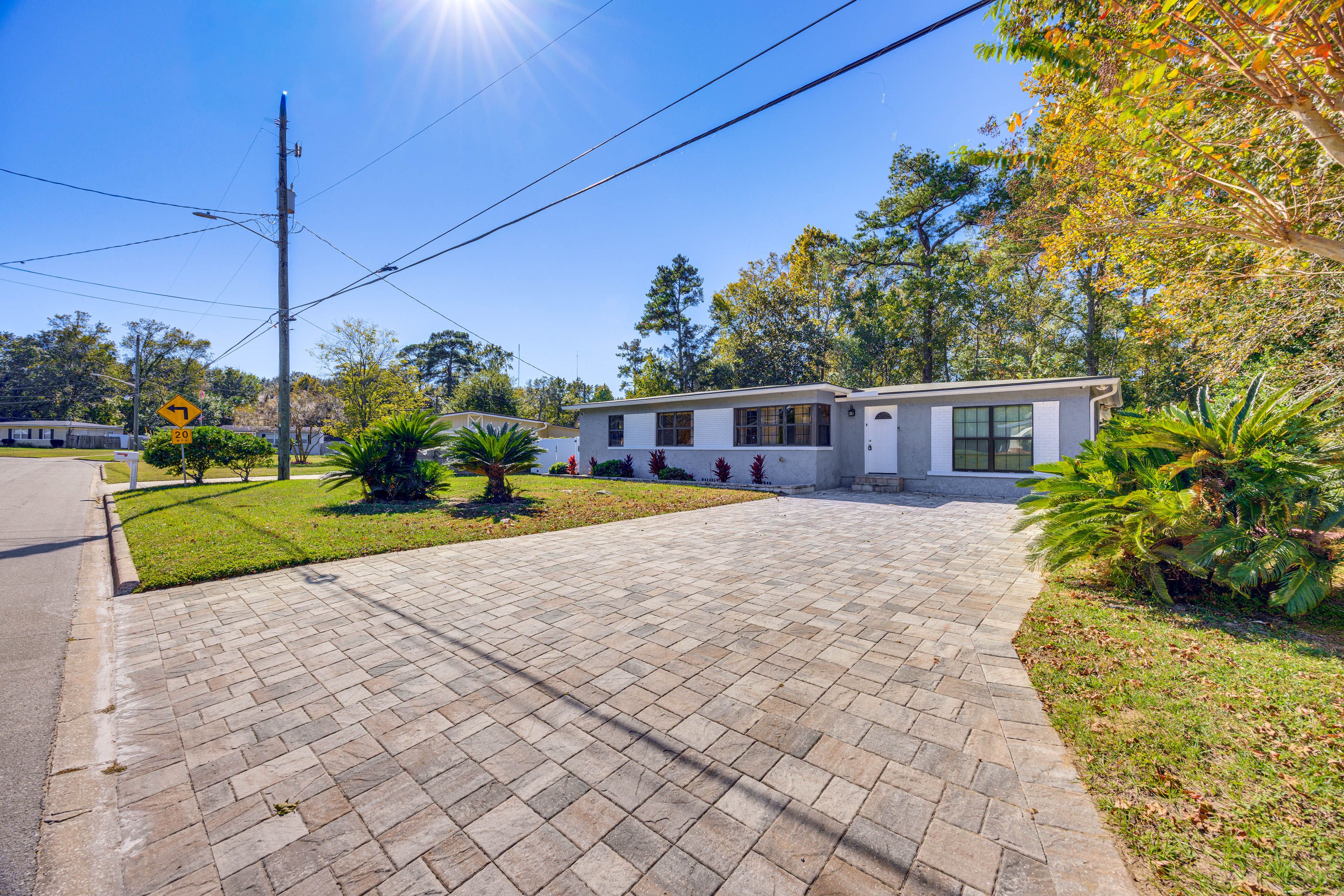 Parking | Driveway (4 Vehicles)