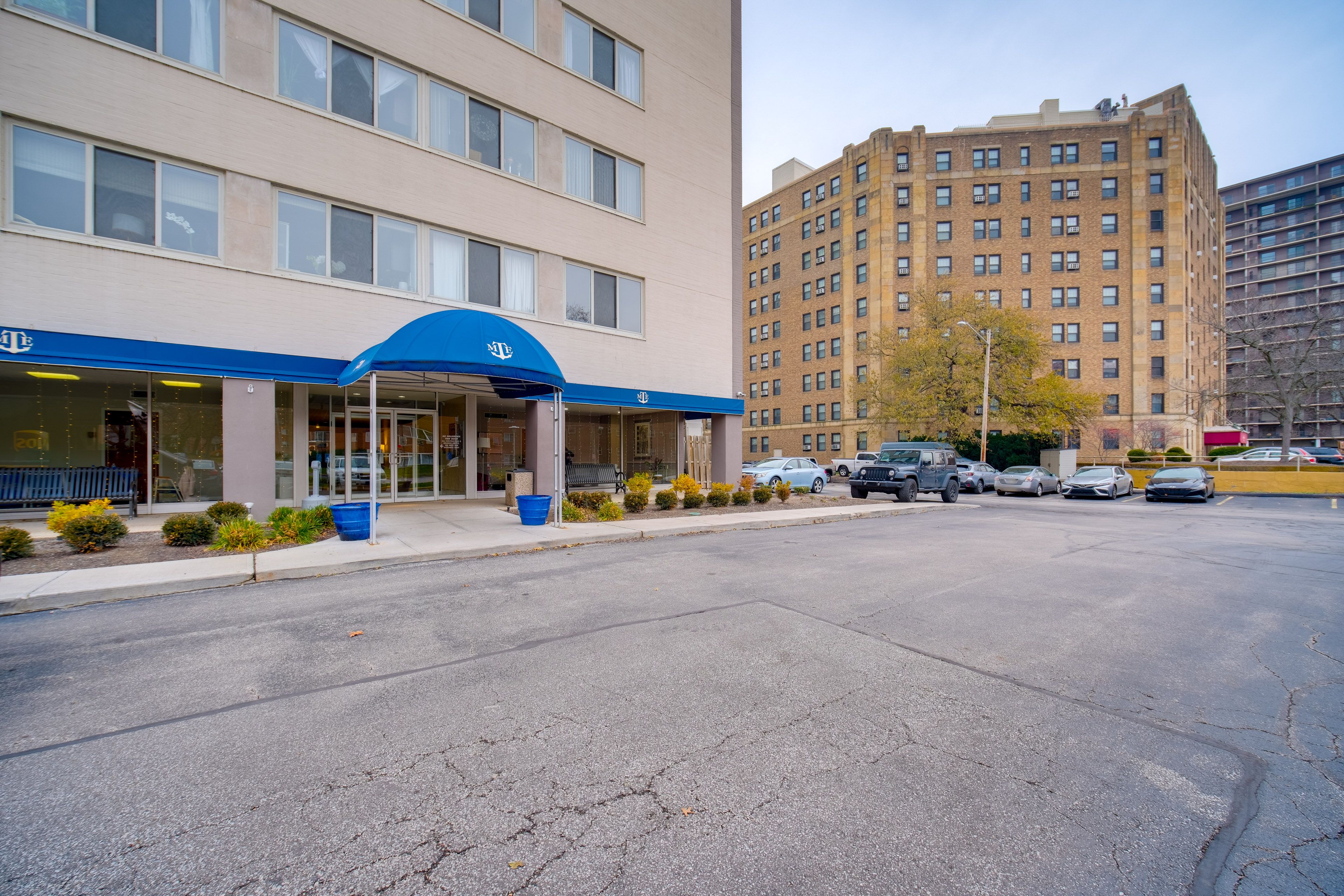 Parking | Guest Lot (First-Come, First-Served)