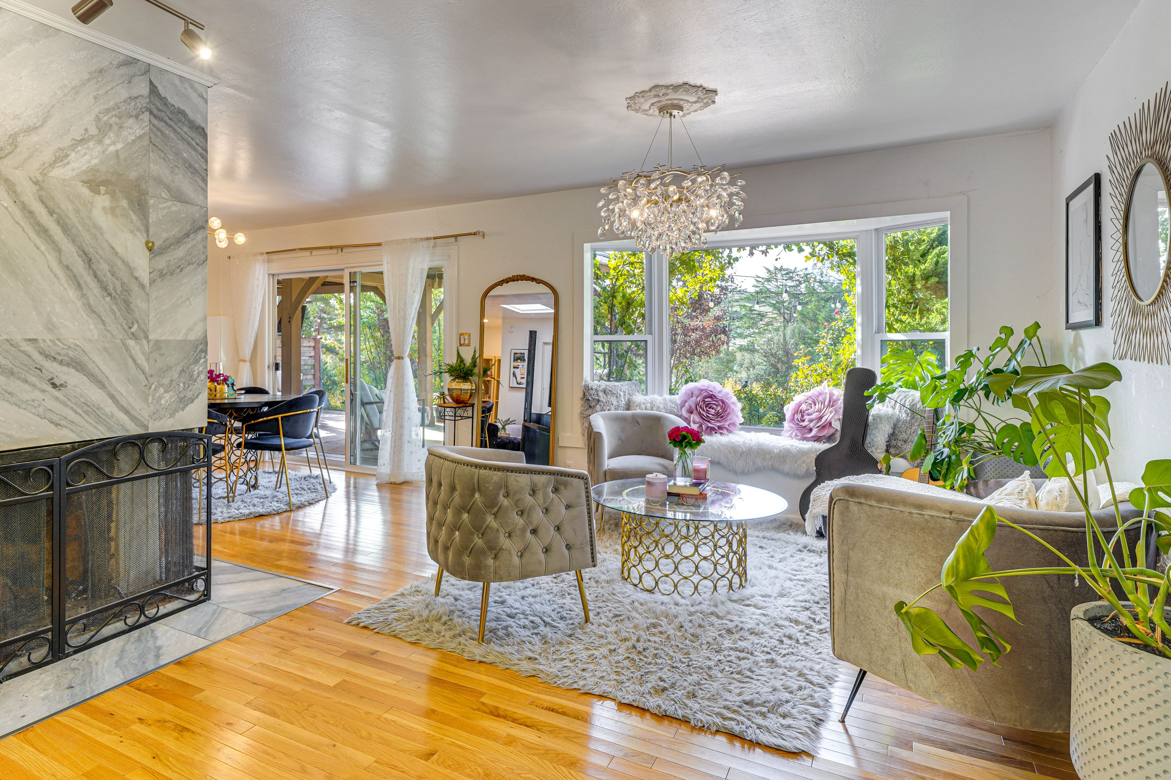 Sitting Room | Piano | Mountain Views