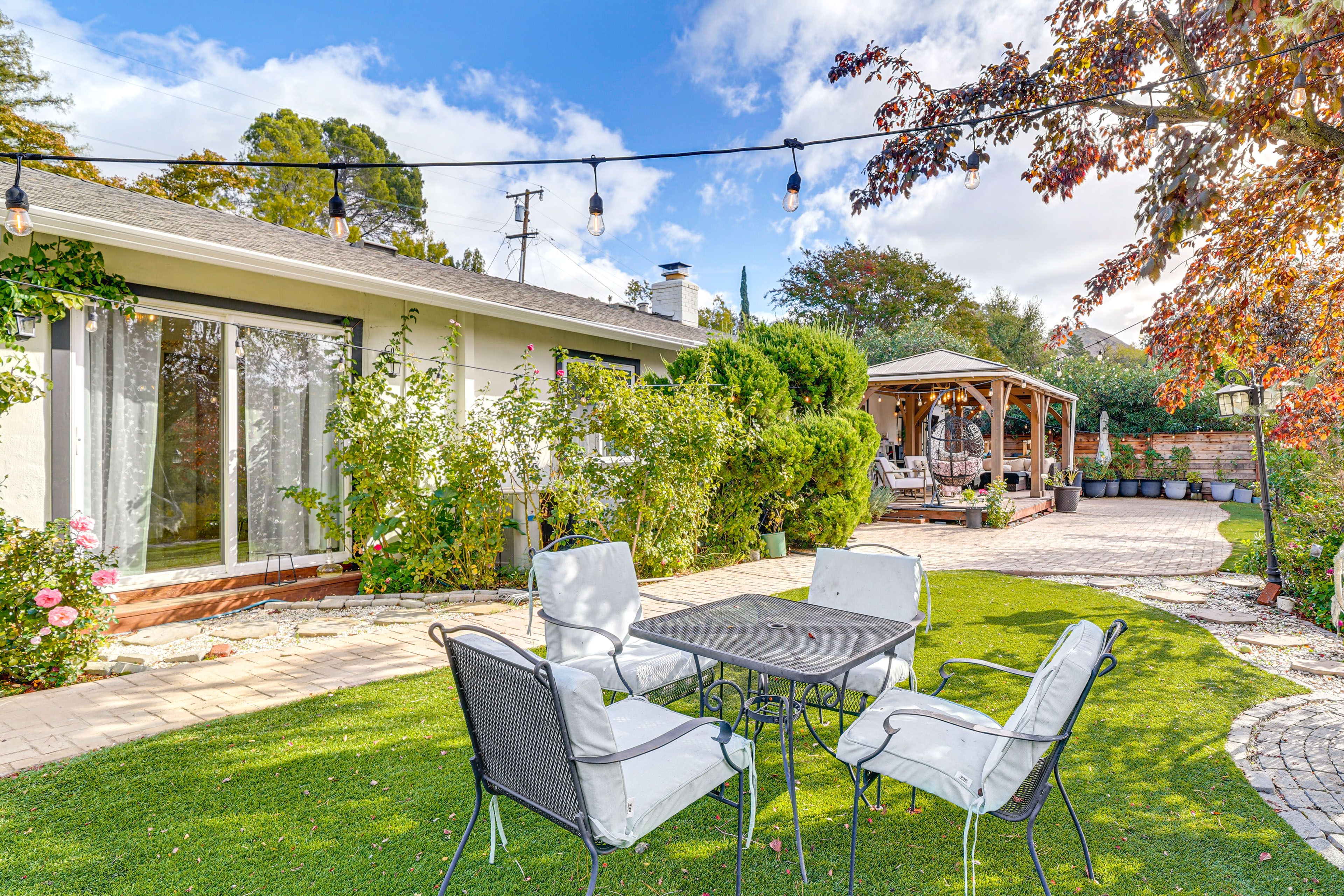Backyard Garden | Outdoor Dining Set | Gas Grill