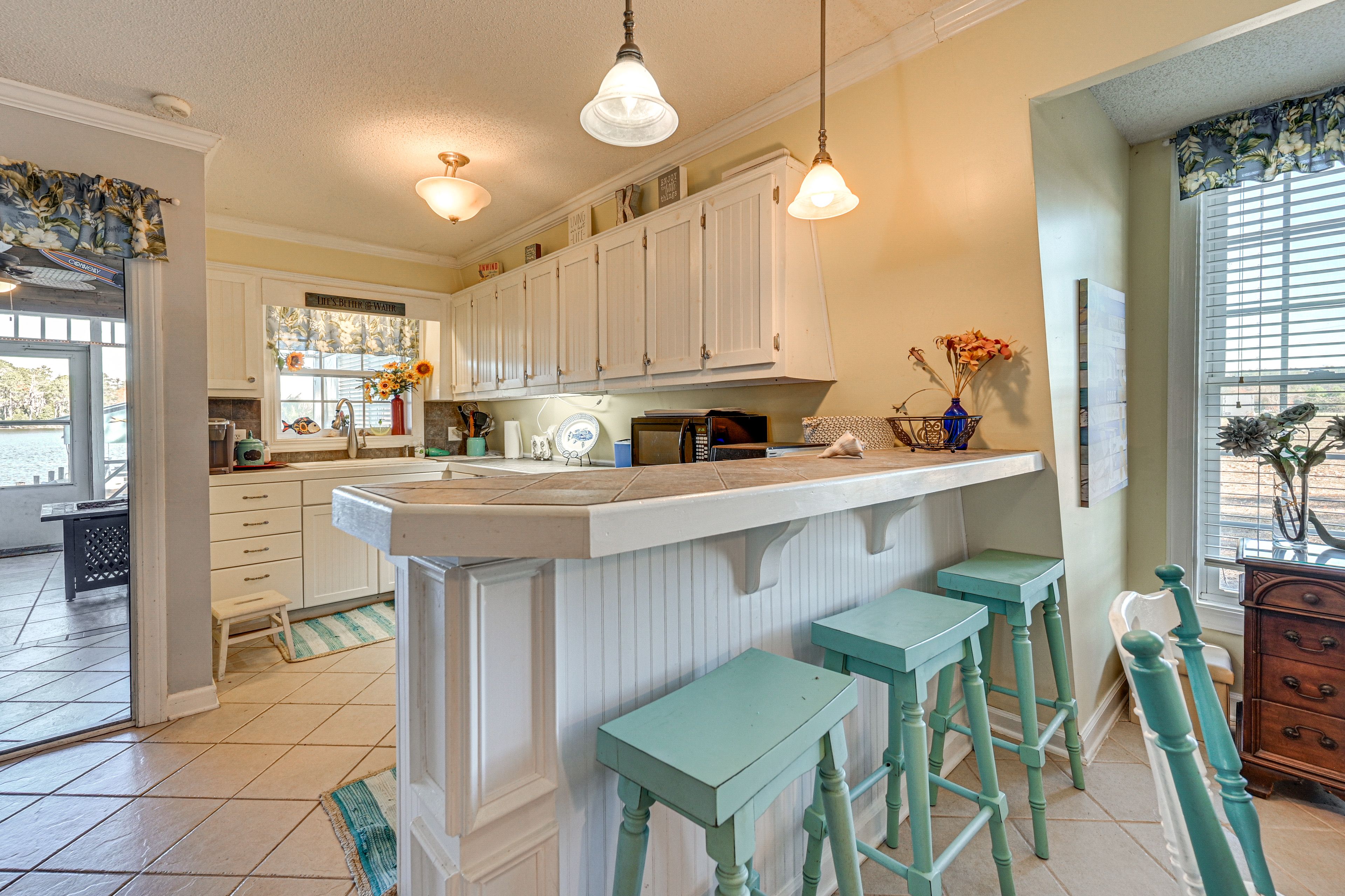 Kitchen | Keurig Coffee Maker (Starter Coffee Pods Provided) | Cooking Basics