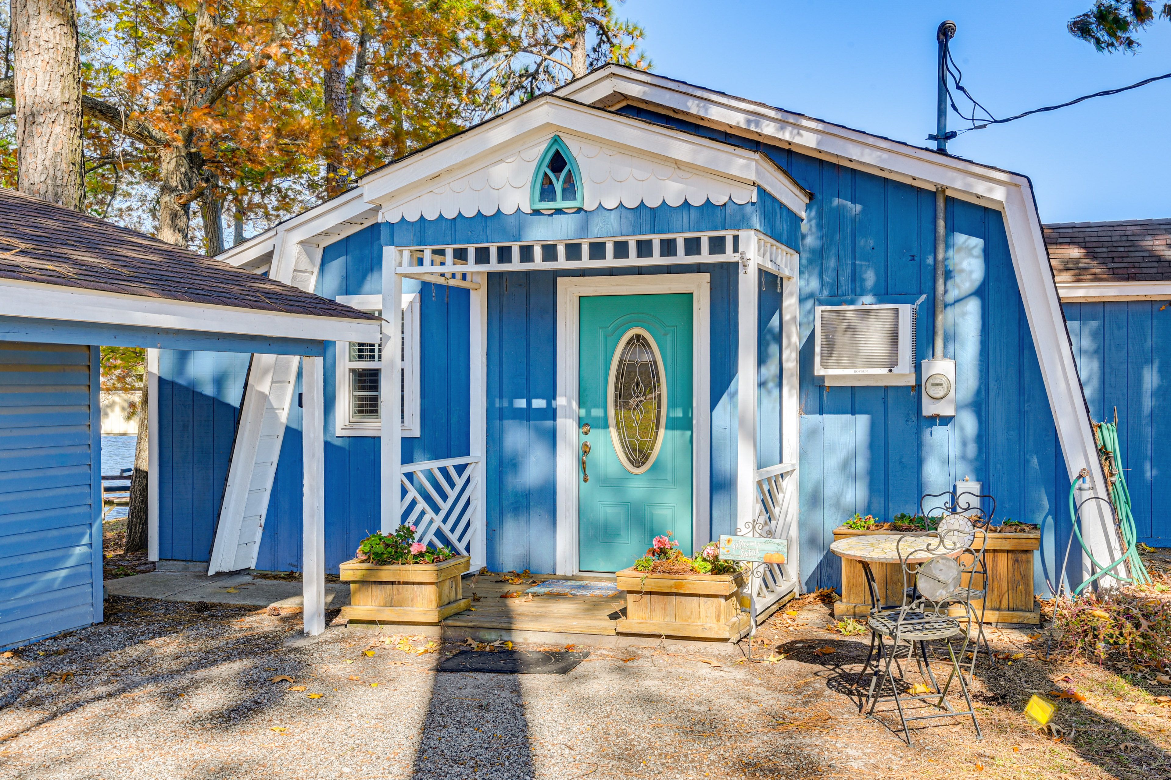 Exterior | Driveway (2 Vehicles)