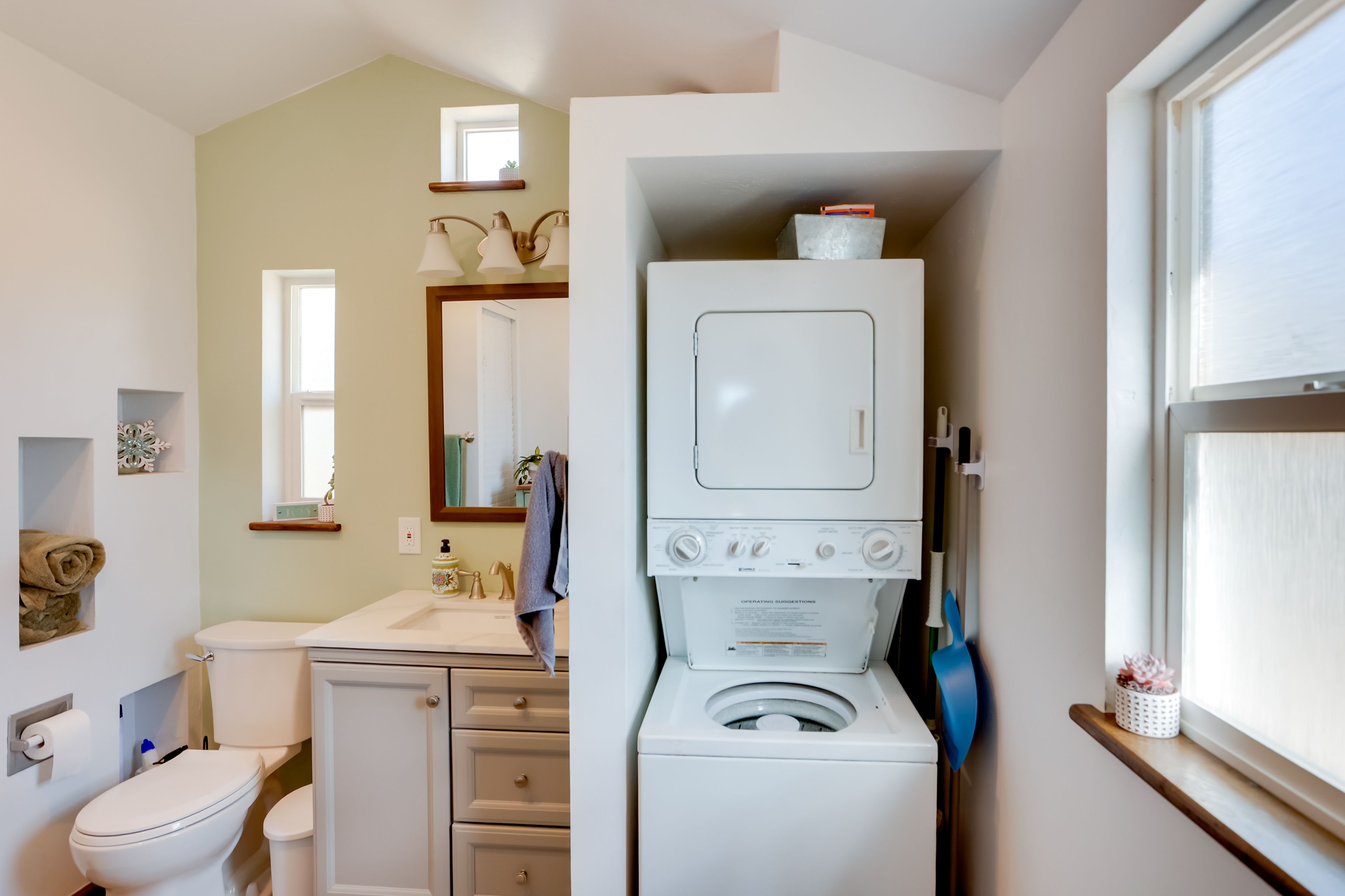 Full Bathroom | In-Unit Laundry