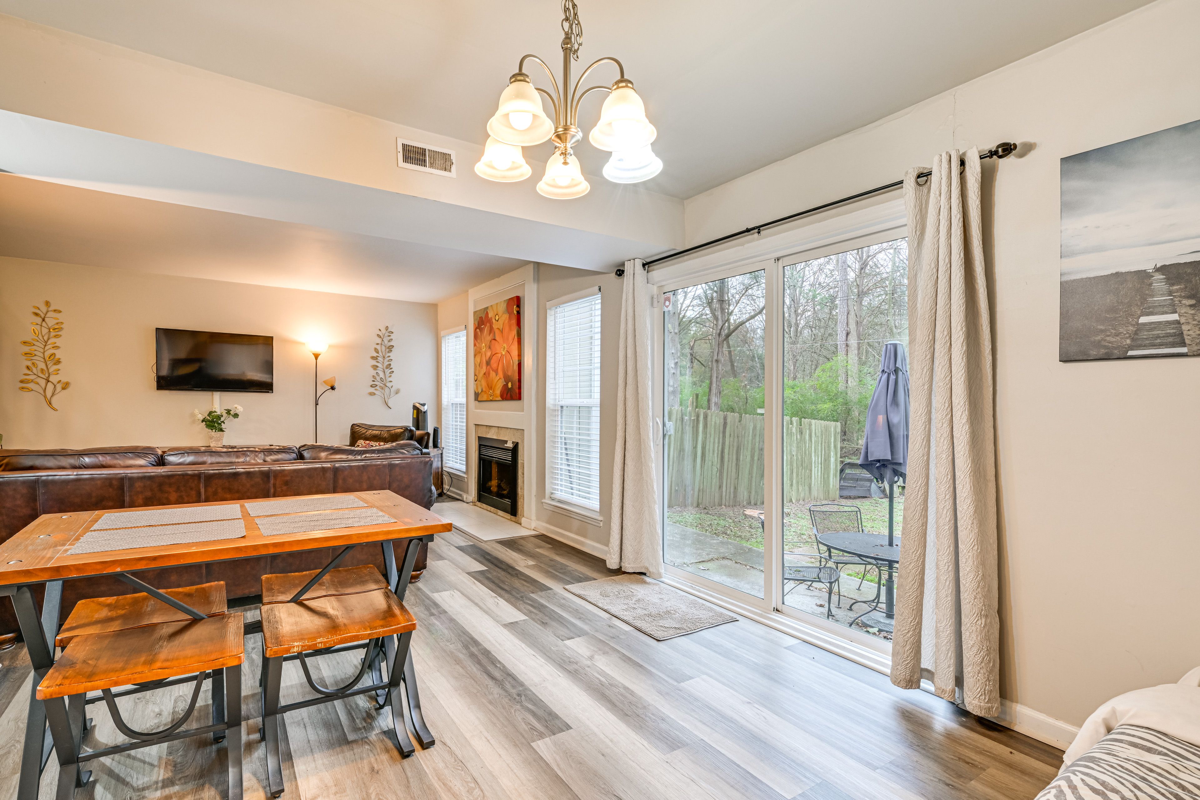 Sitting Area | Twin Rollaway Bed | 1st Floor