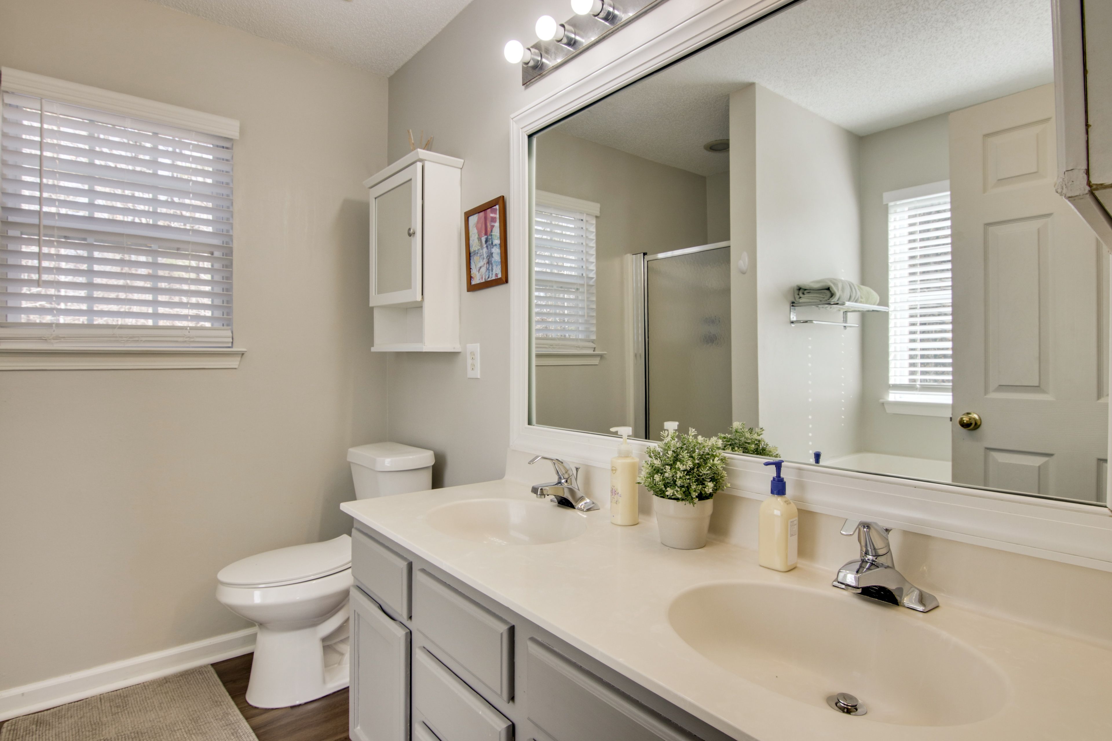 Full Bath | Towels | Hair Dryer | 2nd Floor