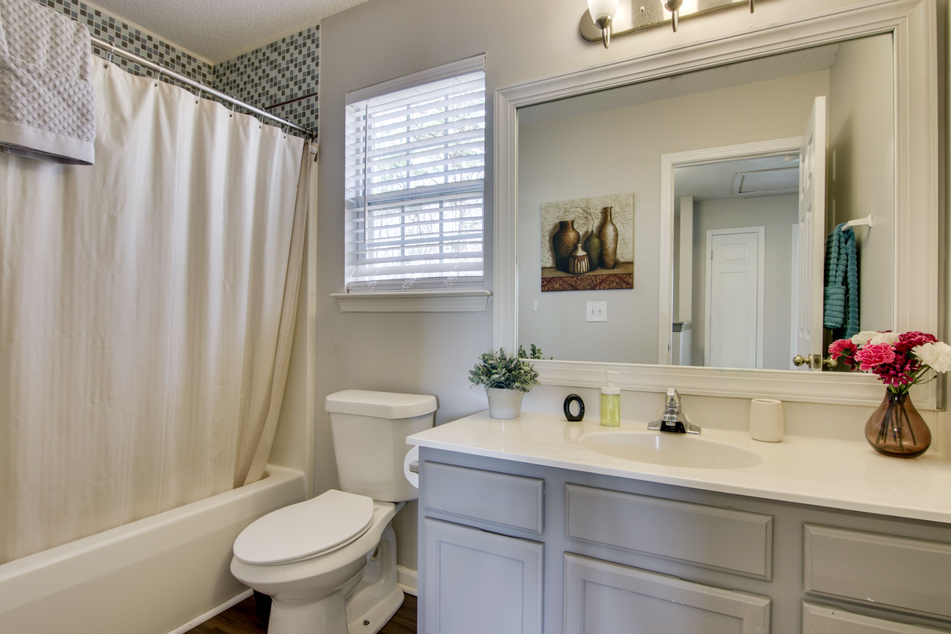 Full Bath | 2nd Floor